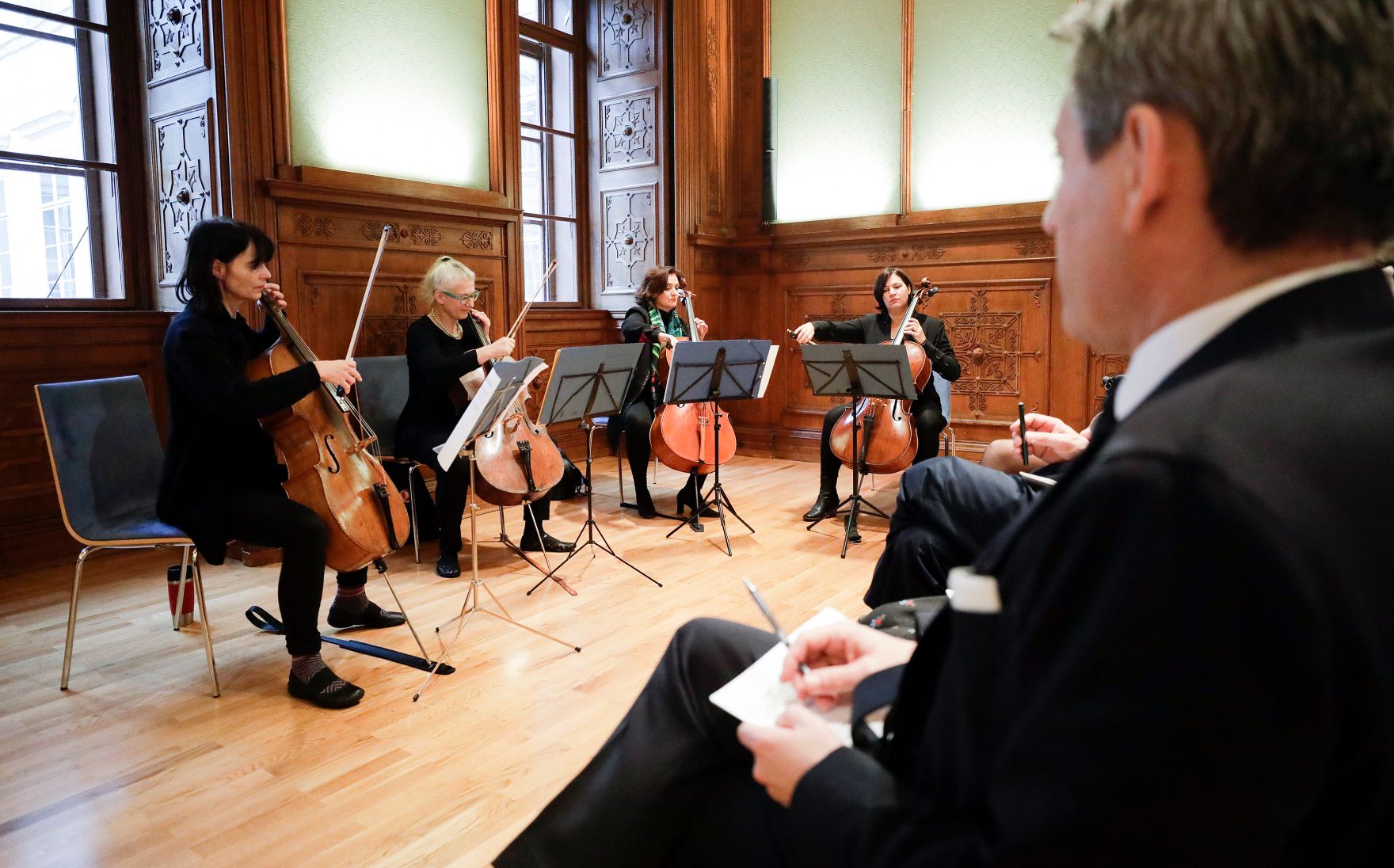 Am 2. Dezember 2019 &uuml;berreichte Sektionschef J&uuml;rgen Meindl die Urkunde &uuml;ber die Verleihung des Berufstitels Professorin an Stella Rollig.