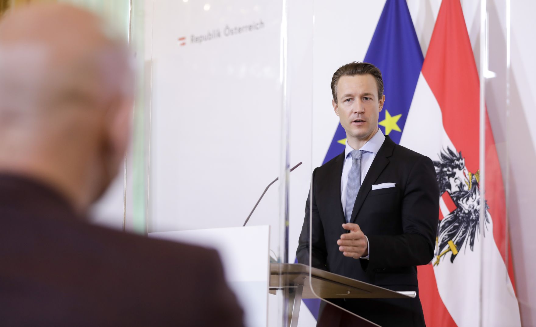 Am 8. September 2020 fand ein Pressestatement zu den Ma&szlig;nahmen gegen die Krise im Bundeskanzleramt statt. Im Bild Bundesminister Gernot Bl&uuml;mel.