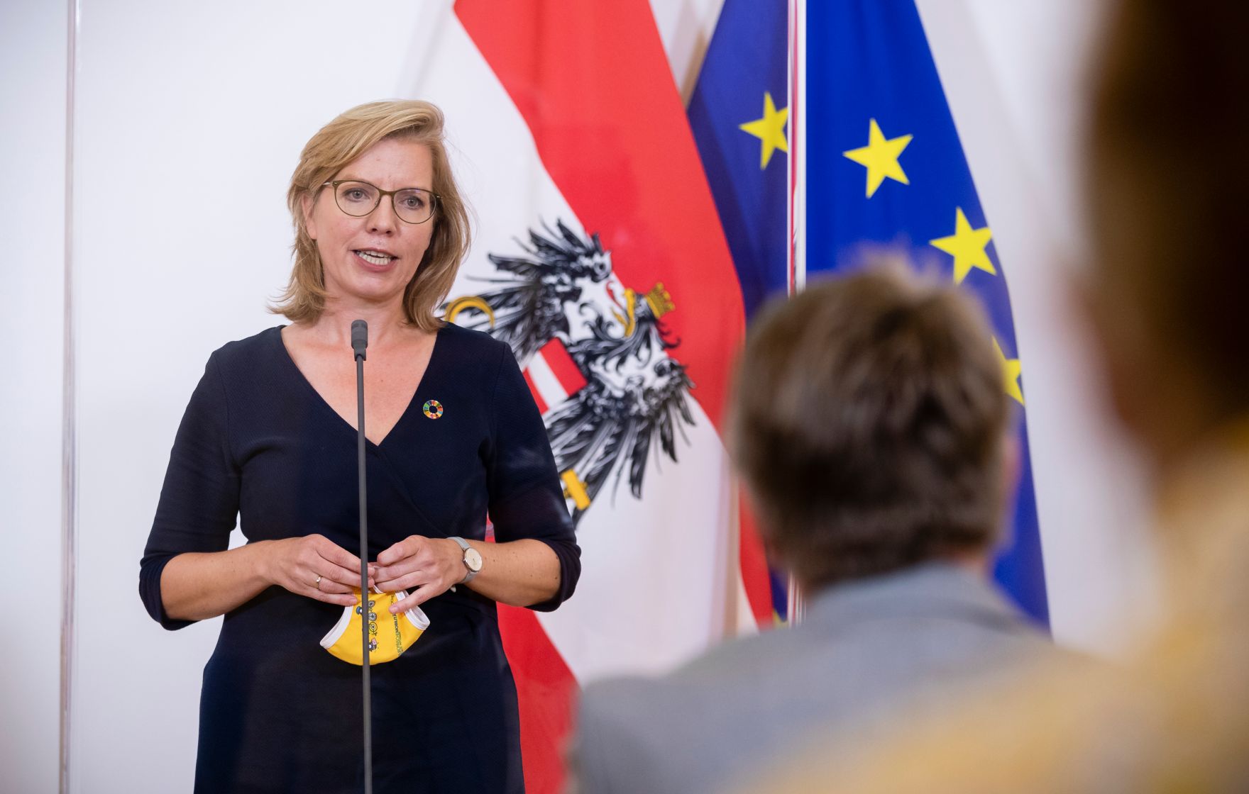 Bundesministerin Leonore Gewessler beim Doorstep vor dem Ministerrat am 9. September 2020