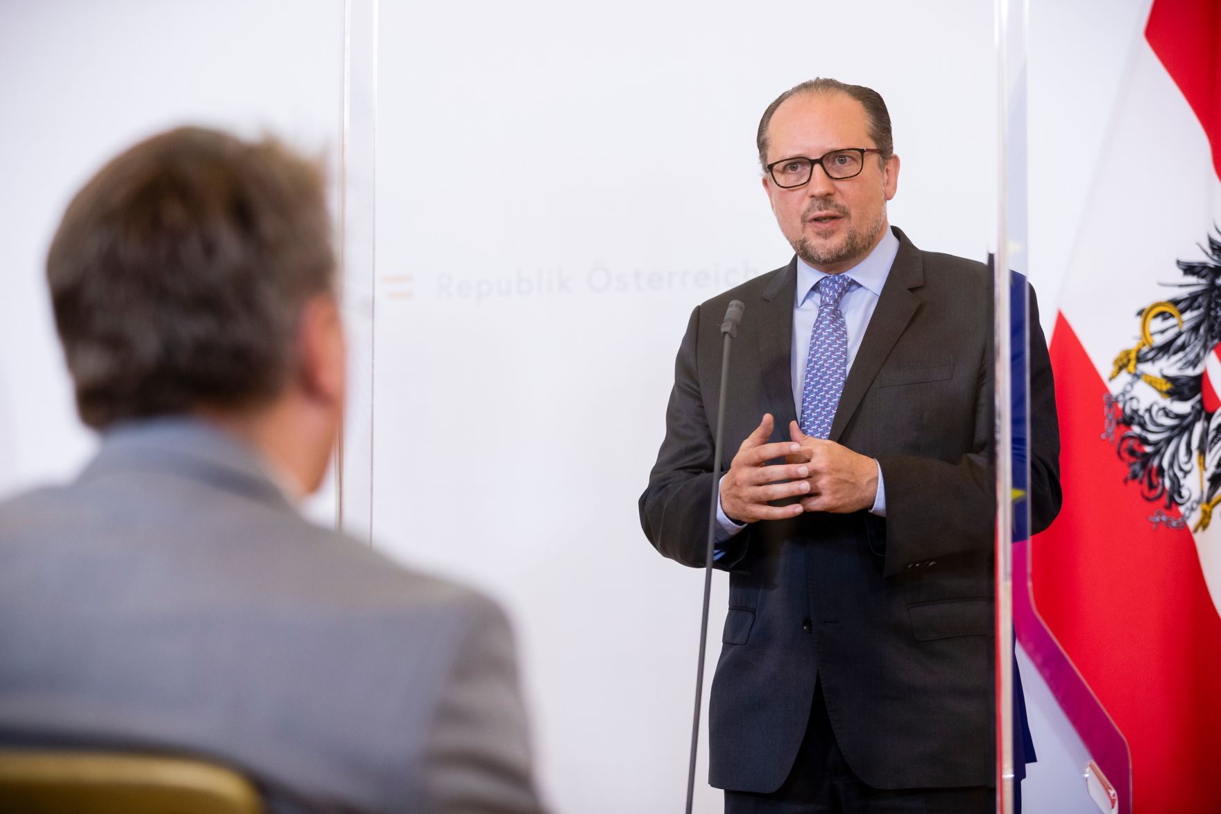 Bundesminister Alexander Schallenberg beim Doorstep vor dem Ministerrat am 9. September 2020