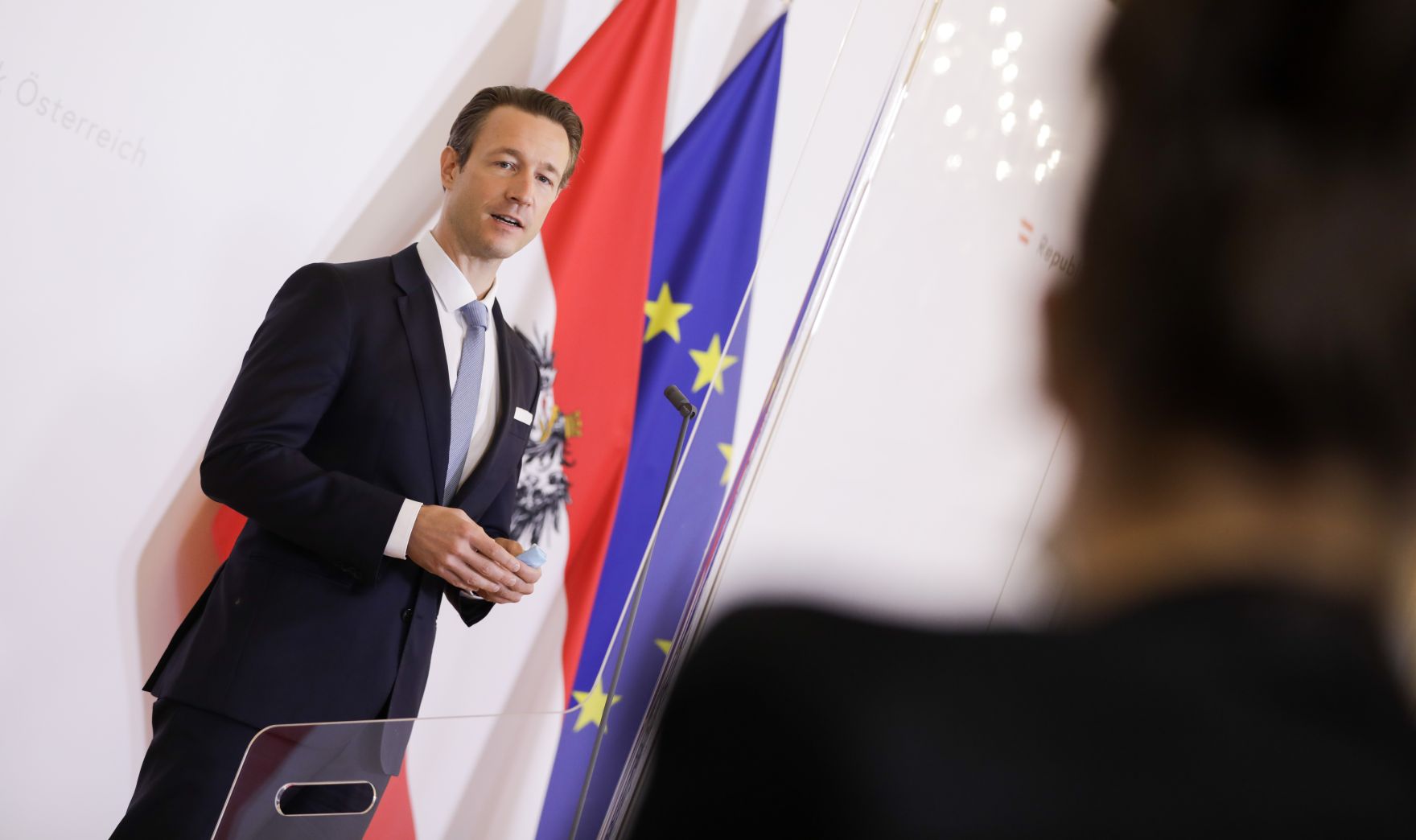 Bundesminister Gernot Bl&uuml;mel (im Bild) beim Doorstep vor dem Ministerrat am 16. September 2020.