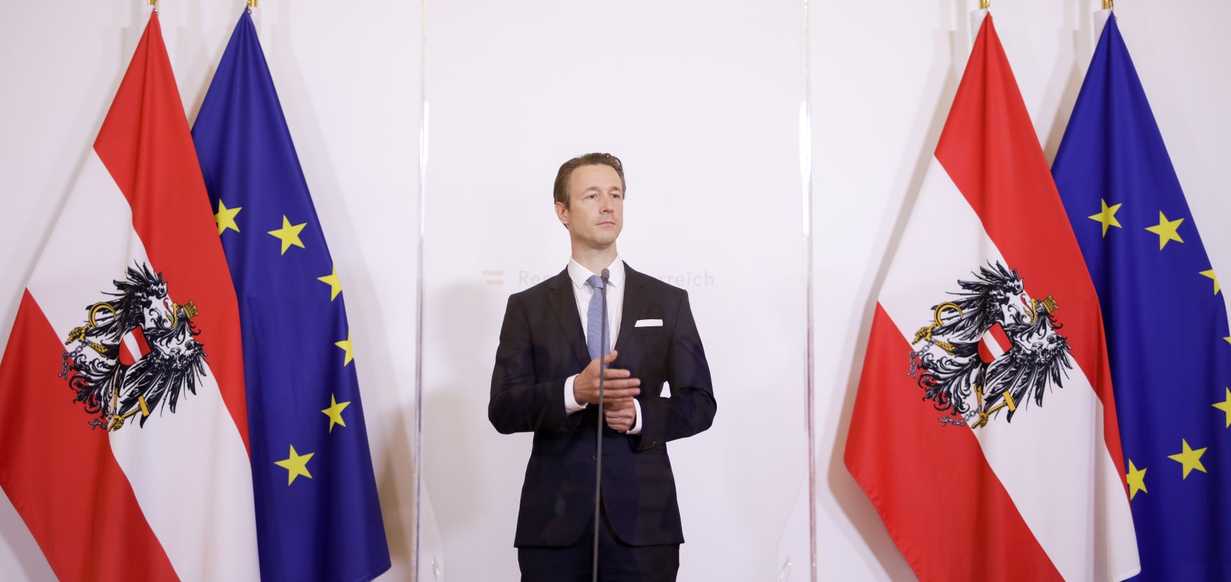 Bundesminister Gernot Bl&uuml;mel (im Bild) beim Doorstep vor dem Ministerrat am 16. September 2020.