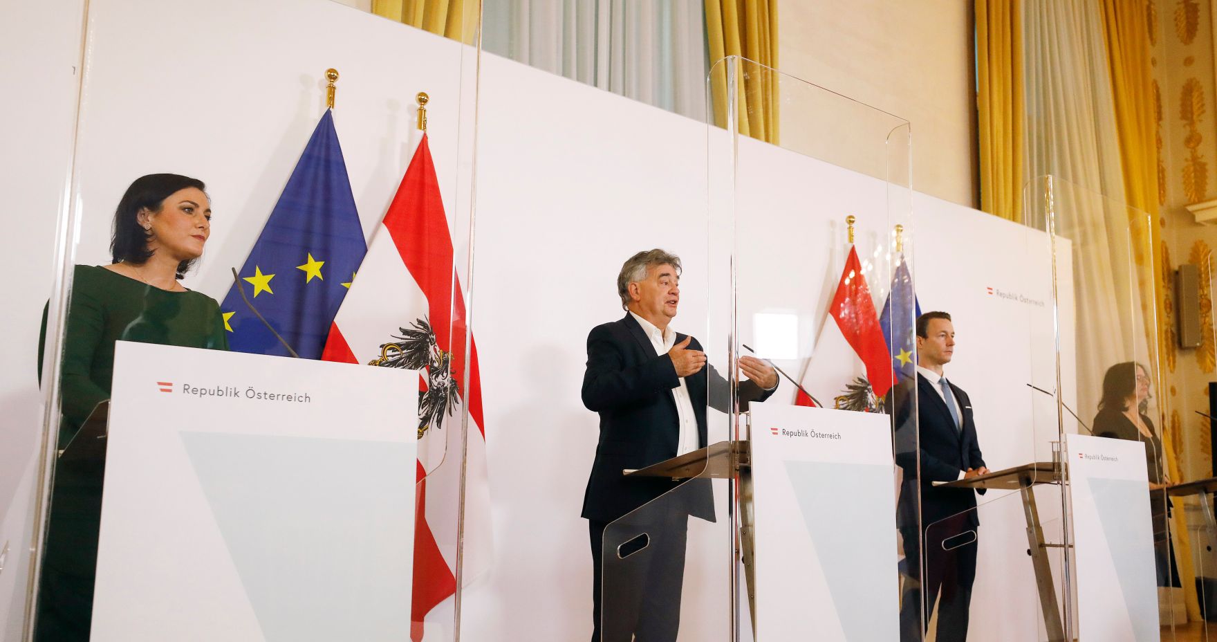 Im Bild (v.l.n.r.) Bundesministerin Elisabeth K&ouml;stinger, Vizekanzler Werner Kogler, Bundesminister Gernot Bl&uuml;mel und Staatssekret&auml;rin Andrea Mayer beim Pressefoyer nach dem Ministerrat am 7. Oktober 2020.