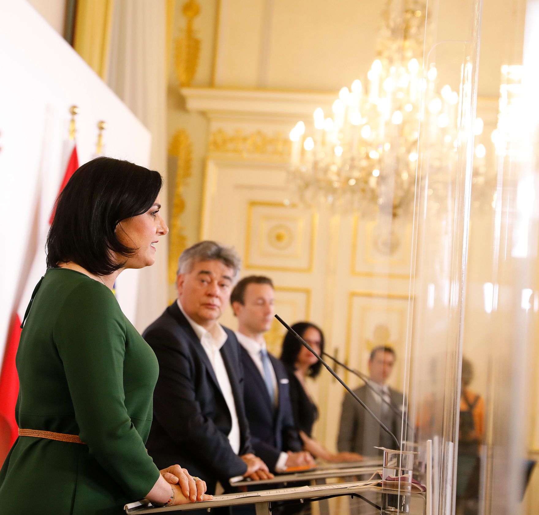 Im Bild (v.l.n.r.) Bundesministerin Elisabeth K&ouml;stinger, Vizekanzler Werner Kogler, Bundesminister Gernot Bl&uuml;mel und Staatssekret&auml;rin Andrea Mayer beim Pressefoyer nach dem Ministerrat am 7. Oktober 2020.
