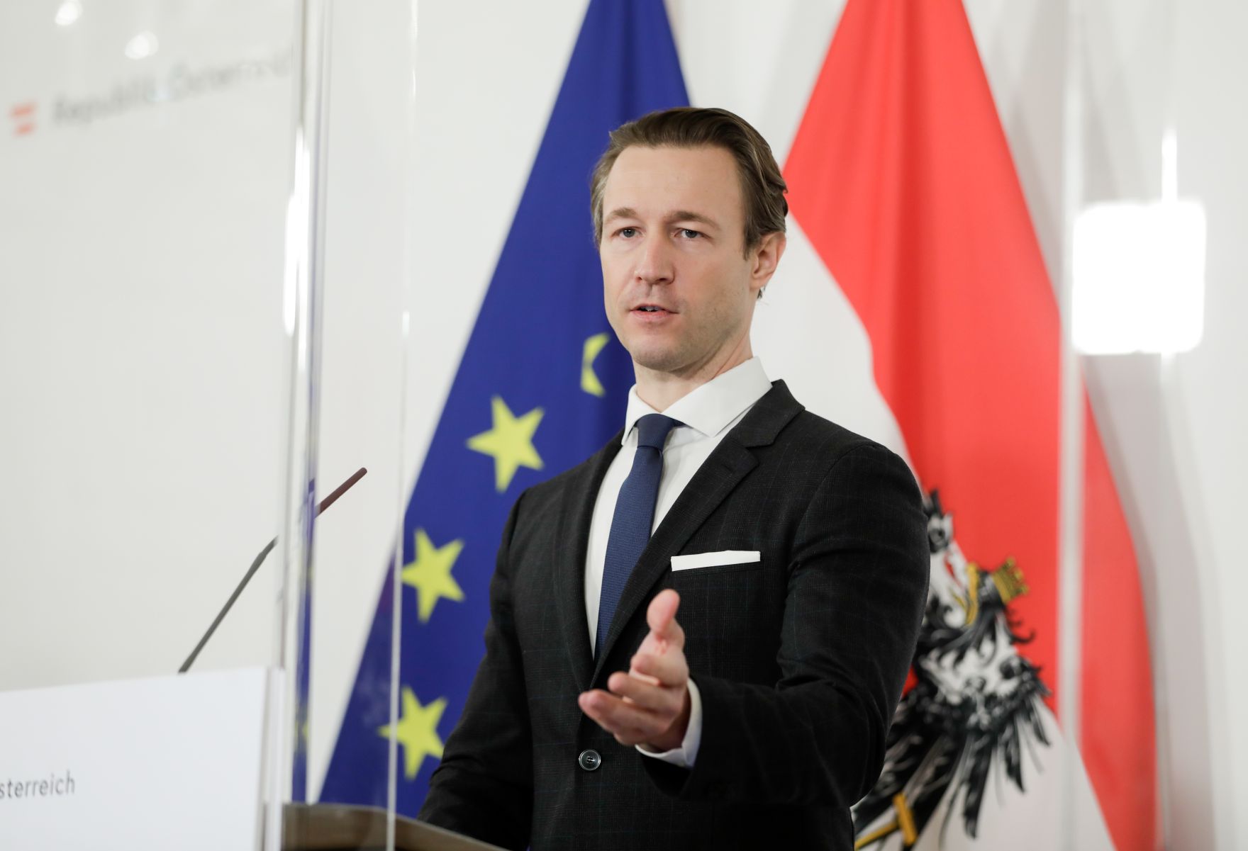 Am 6. November 2020 fand ein Pressestatement zu den Ma&szlig;nahmen gegen die Krise im Bundeskanzleramt statt. Im Bild Bundesminister Gernot Bl&uuml;mel.