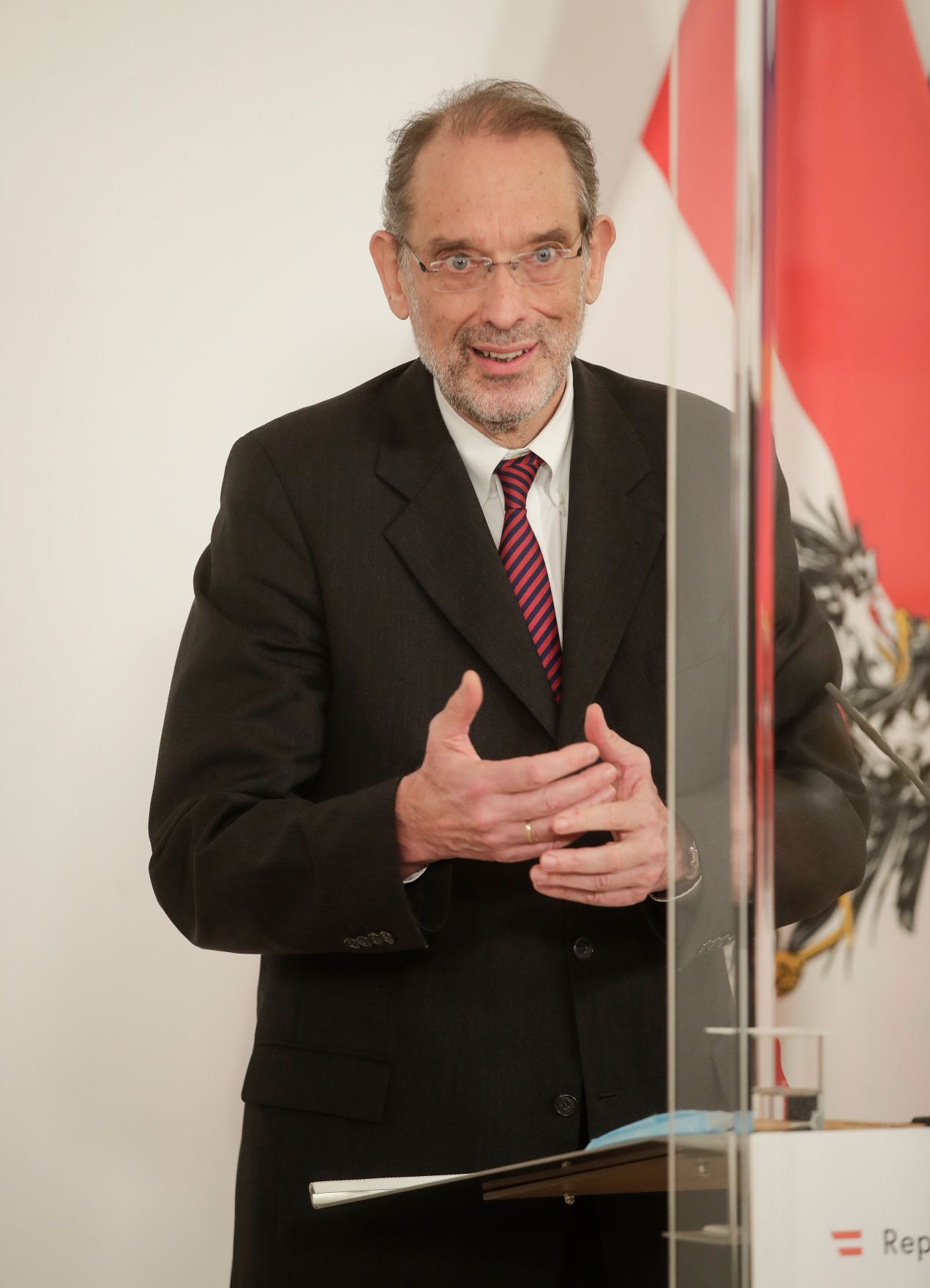 Am 7. Dezember 2020 fand ein Pressestatement zu den Ma&szlig;nahmen gegen die Krise im Bundeskanzleramt statt. Im Bild Bundesminister Heinz Fa&szlig;mann.