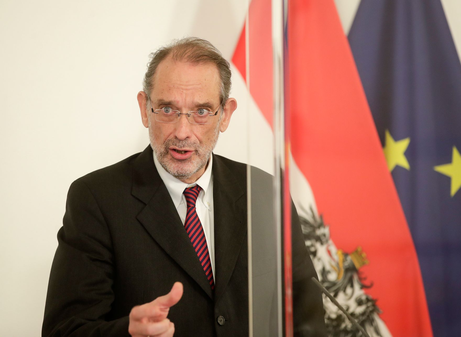 Am 7. Dezember 2020 fand ein Pressestatement zu den Ma&szlig;nahmen gegen die Krise im Bundeskanzleramt statt. Im Bild Bundesminister Heinz Fa&szlig;mann.