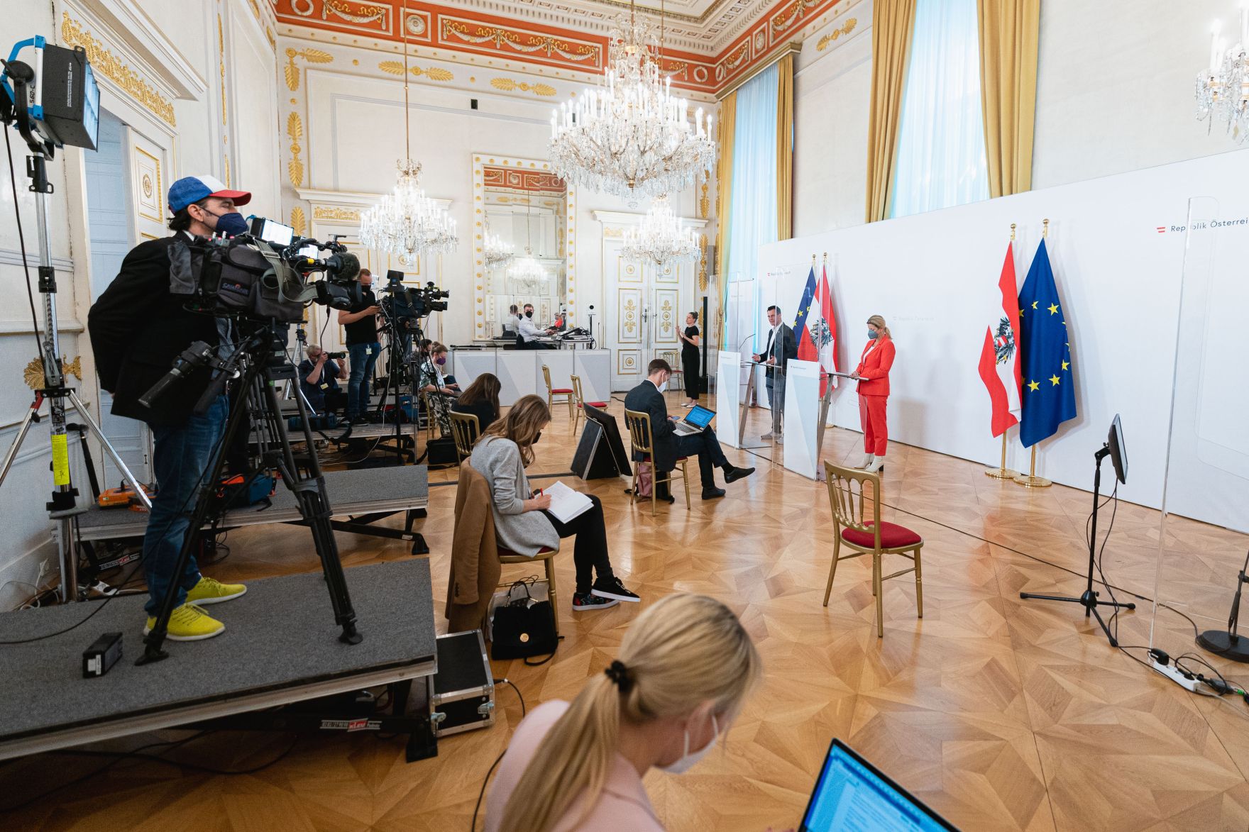 Im Bild Bundesministerin Klaudia Tanner und Bundesminister Wolfgang M&uuml;ckstein nach dem Ministerrat am 2. Juni 2021.