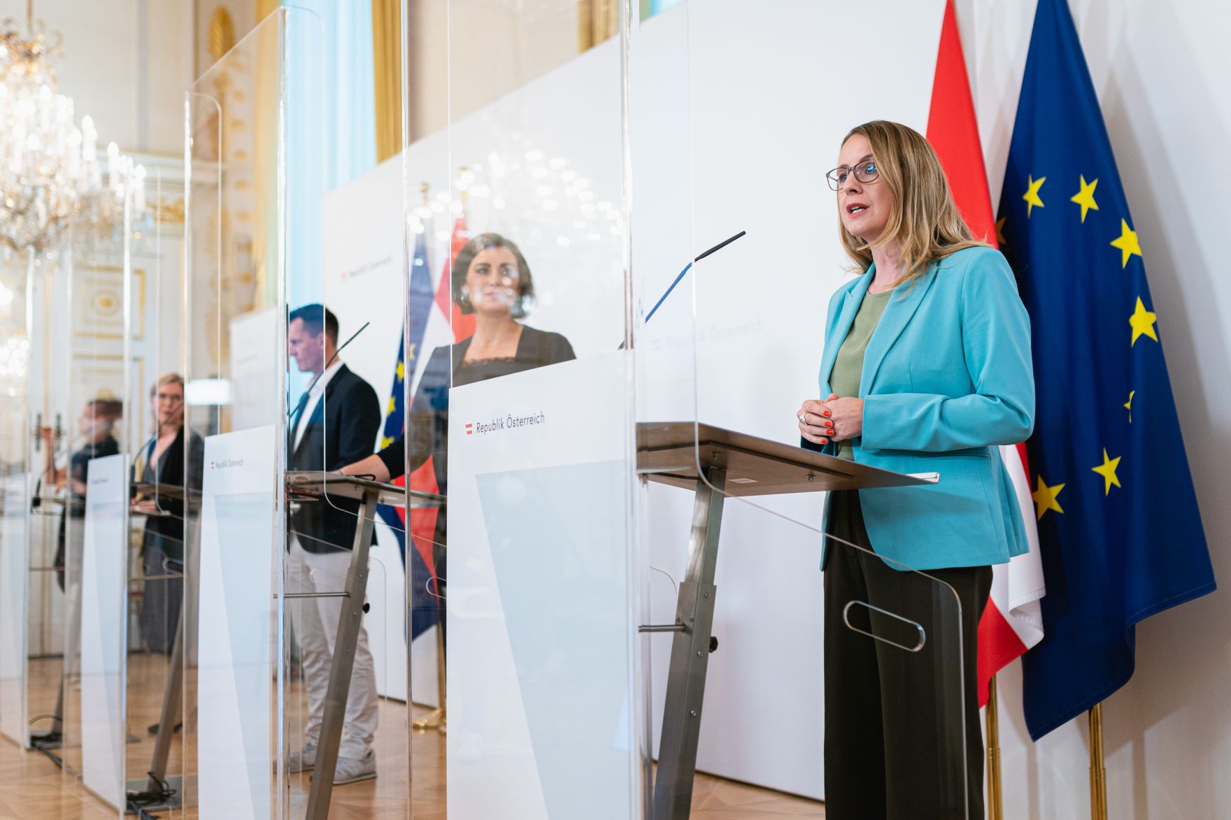Im Bild (v.r.n.l.) Bundesministerin Margarete Schramb&ouml;ck, Bundesministerin Elisabeth K&ouml;stinger, Bundesminister Wolfgang M&uuml;ckstein und Bundesministerin Leonore Gewessler nach dem Ministerrat am 9. Juni 2021.
