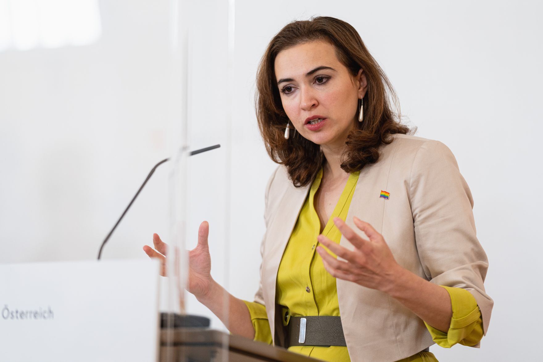 Am 9. Juni 2021 fand im Bundeskanzleramt eine Pressekonferenz zur internationalen Operation &quot;Trojan Shield&quot; und zu den Ergebnisse zur Operation &quot;Archilles&quot; statt. Im Bild Bundesministerin Alma Zadic.