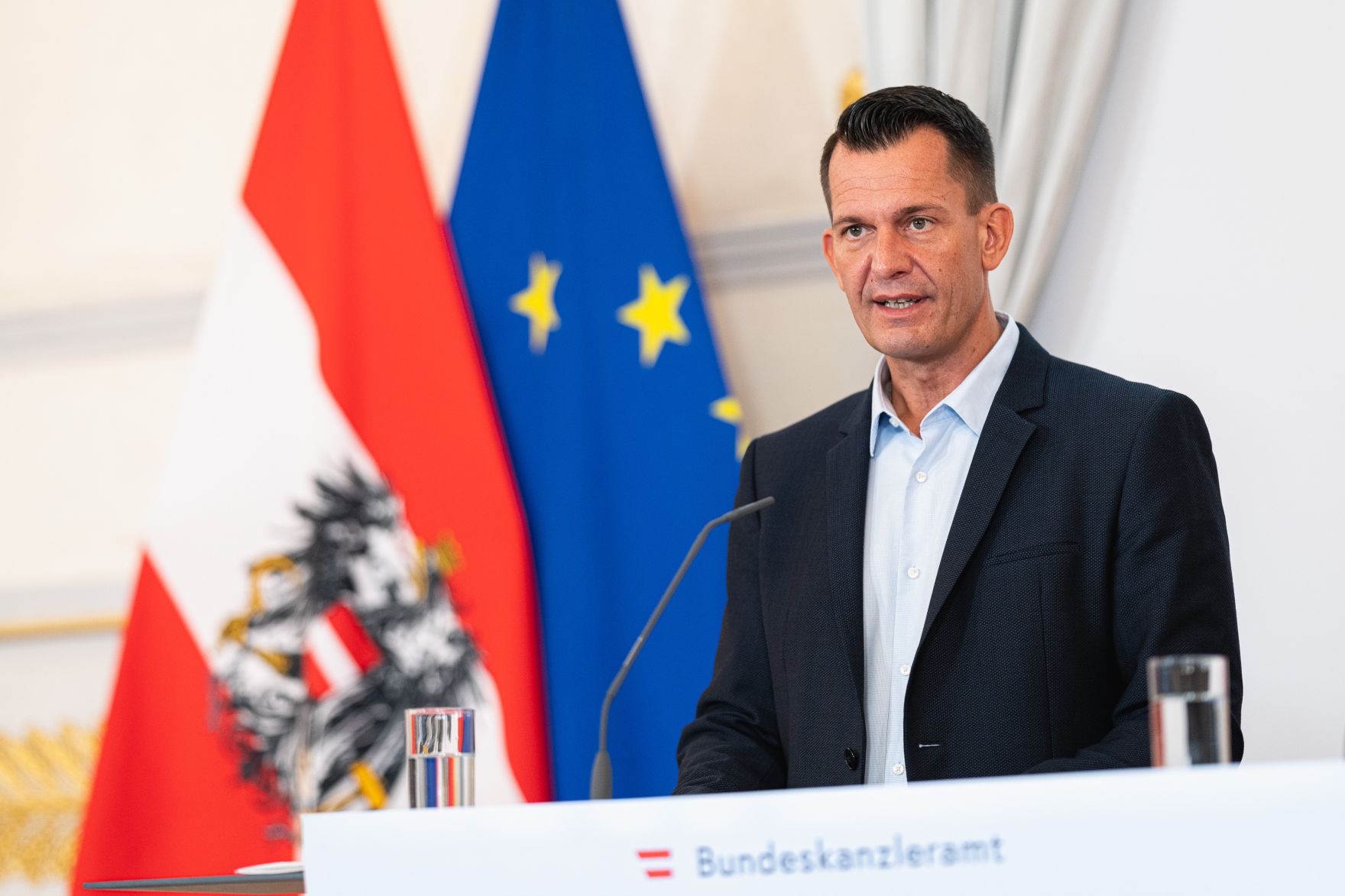 Am 20. September 2021 nahmen Bundesminister Wolfgang M&uuml;ckstein (im Bild) und Bundesministerin Elisabeth K&ouml;stinger gemeinsam mit Landeshauptmann G&uuml;nther Platter (zugeschaltet) an einer Pressekonferenz zu Regelungen im Wintertourismus teil.