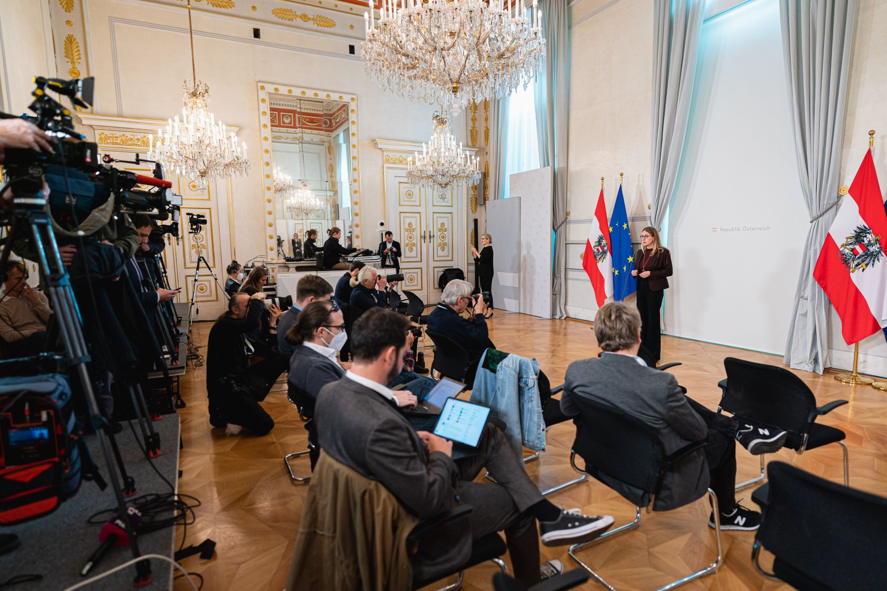Im Bild Bundesministerin Bundesministerin Margarete Schramb&ouml;ck beim Doorstep vor dem Ministerrat am 20. Oktober.