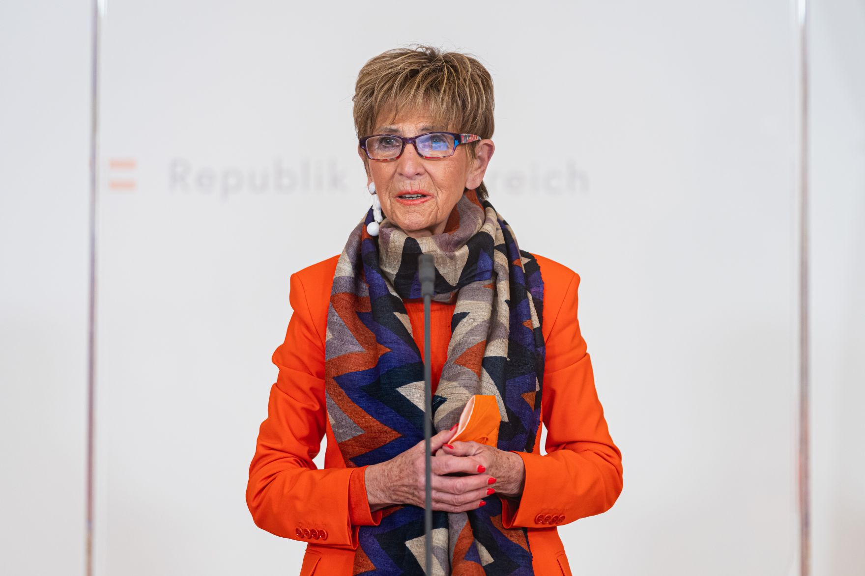 Am 3. Dezember 2021 fand ein Doorstep im Zuge der Gespr&auml;chsrunden zum Thema Impfpflicht statt. Im Bild die Pr&auml;sidentin des &Ouml;sterreichischen Seniorenbundes, Ingrid Korosec.