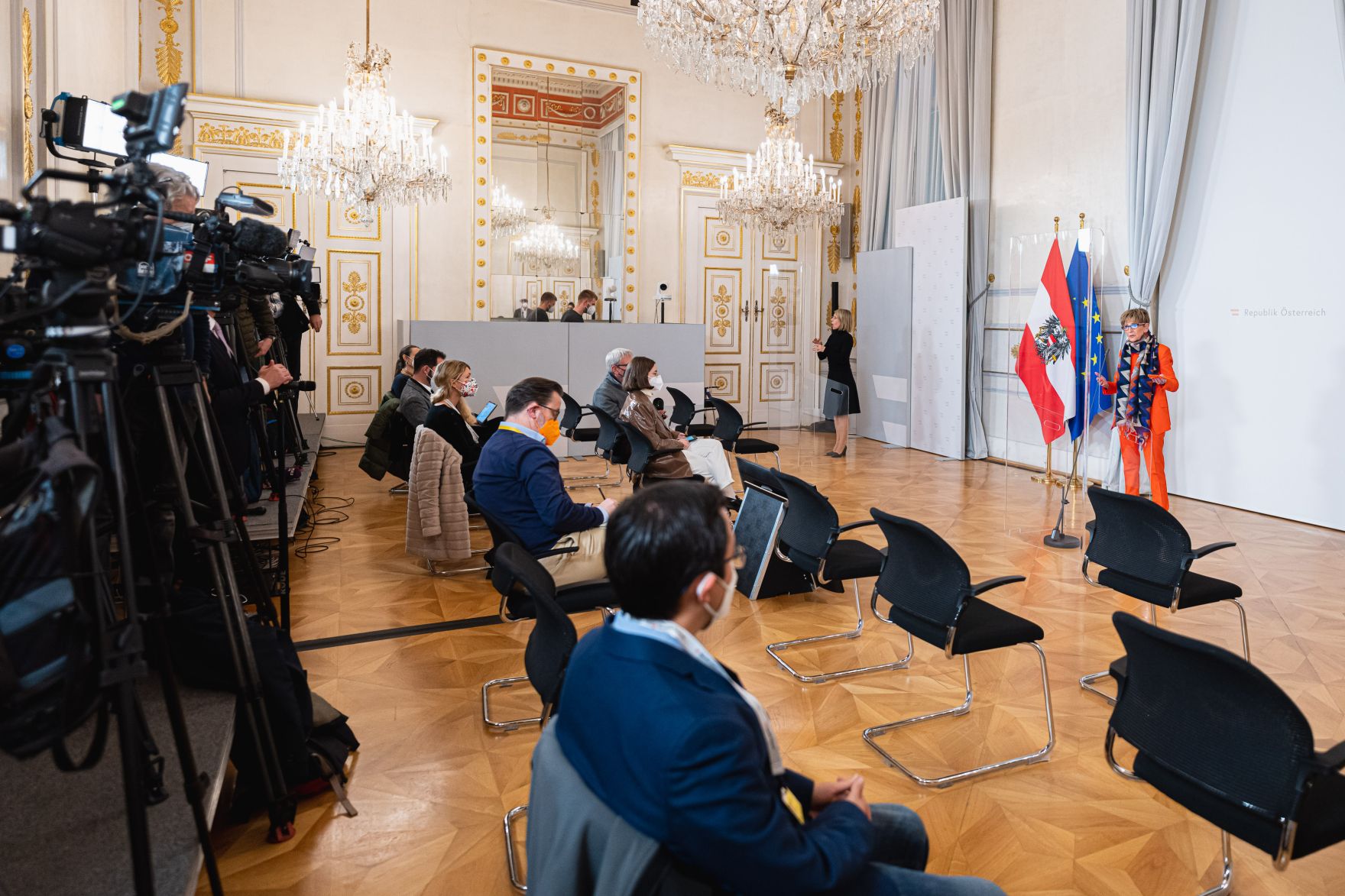 Am 3. Dezember 2021 fand ein Doorstep im Zuge der Gespr&auml;chsrunden zum Thema Impfpflicht statt. Im Bild die Pr&auml;sidentin des &Ouml;sterreichischen Seniorenbundes, Ingrid Korosec.