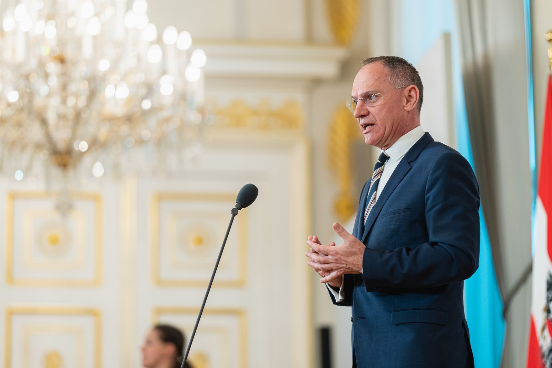Am 30. M&auml;rz 2022 nahm Bundesminister Gerhard Karner (im Bild) am Doorstep vor dem Ministerrat teil.