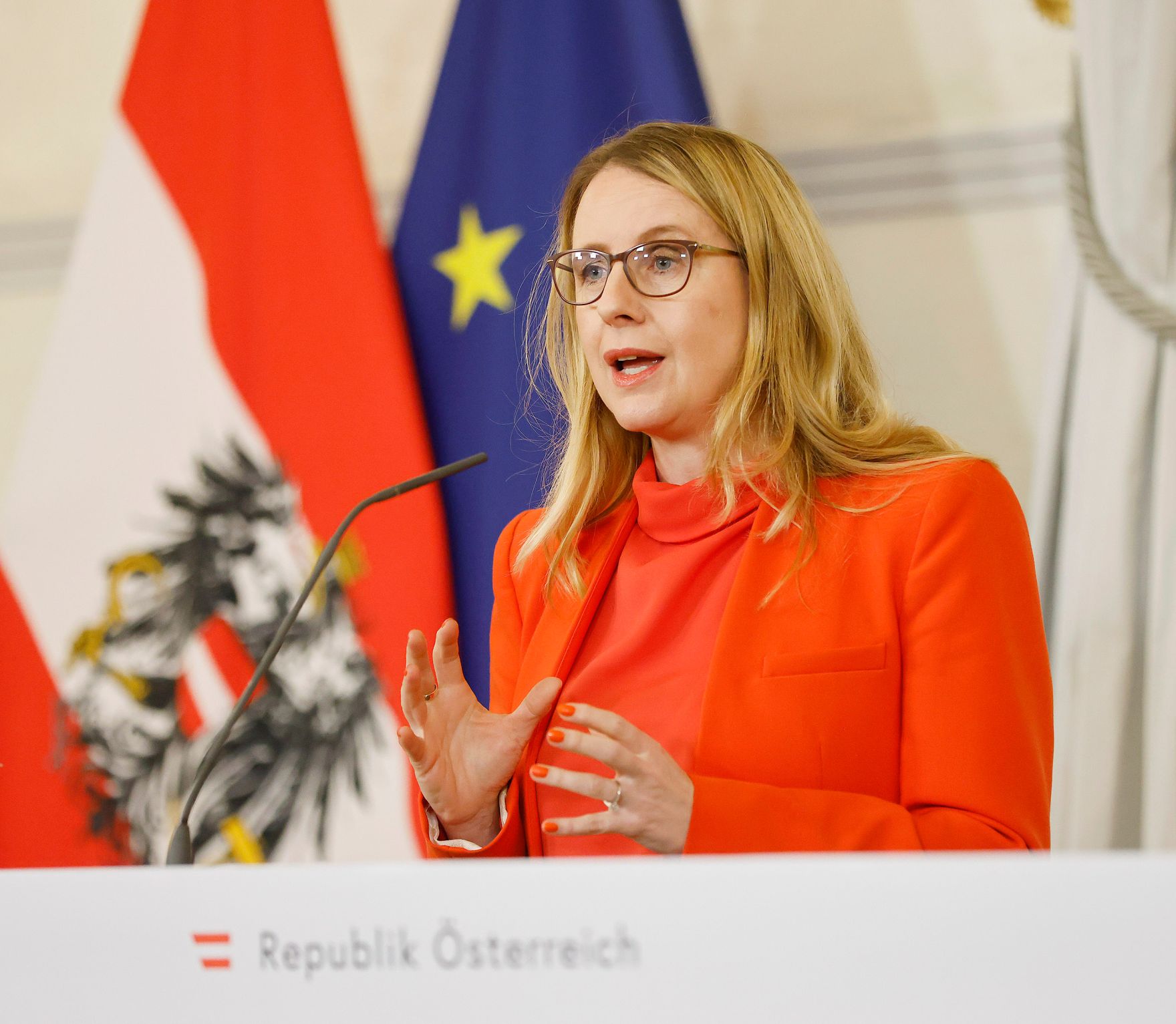Am 6. April 2022 nahmen Bundesministerin Margarete Schramb&ouml;ck am Pressefoyer nach dem Ministerrat teil.