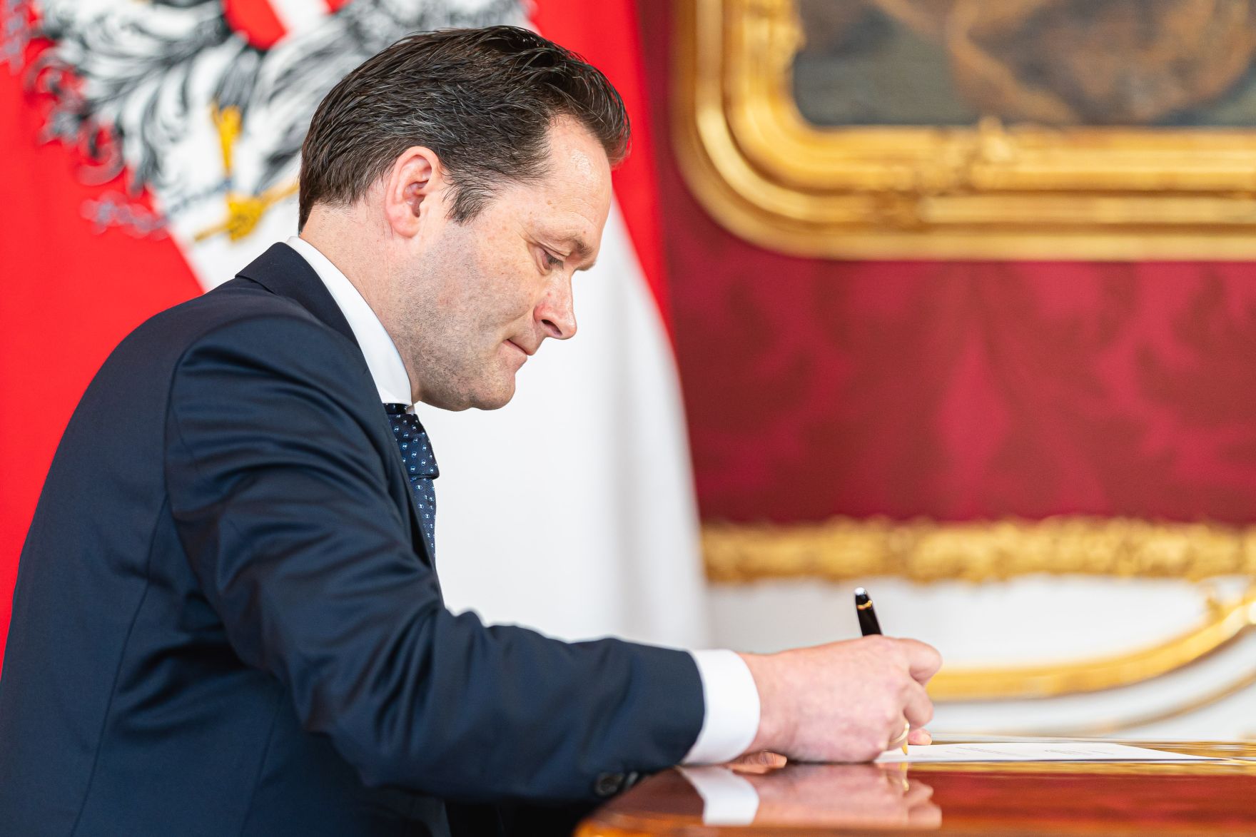 Am 18. Mai 2022 wurde Bundesminister Norbert Totschnig (im Bild) angelobt.