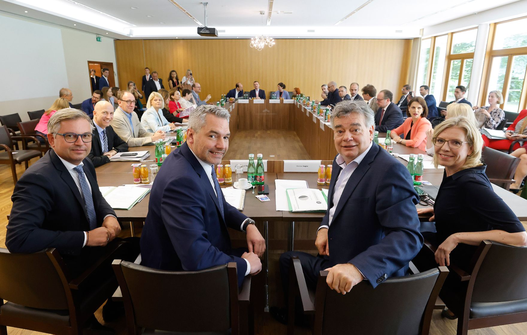 Am 27. Juli 2022 fand der Sommerministerrat der &Ouml;sterreichischen Bundesregierung statt.Im Bild (v.l.n.r.) Bundesminister Magnus Brunner, Bundeskanzler Karl Nehammer, Vizekanzler Werner Kogler und Bundesministerin Leonore Gewessler.