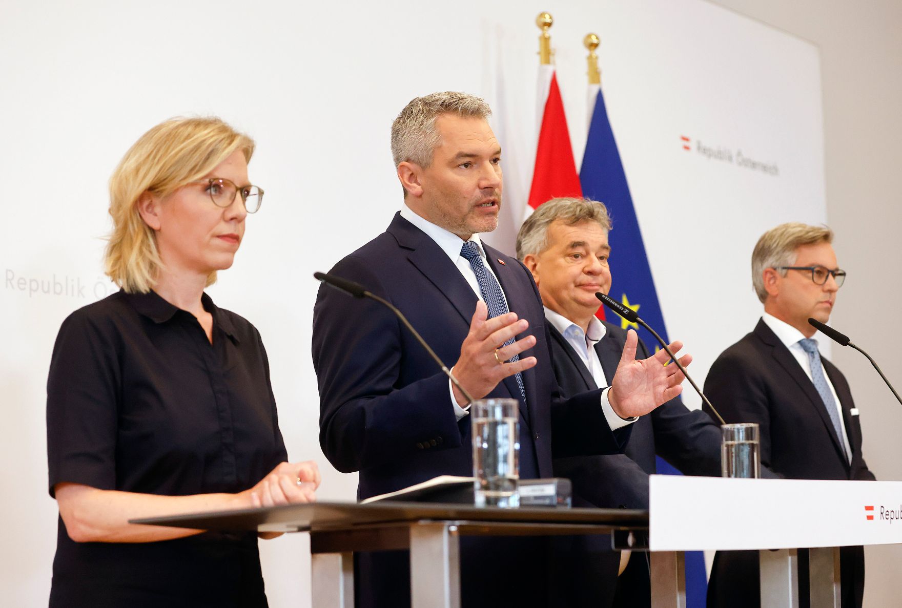 Am 27. Juli 2022 fand der Sommerministerrat der &Ouml;sterreichischen Bundesregierung statt. Im Bild (v.l.n.r.) Bundesministerin Leonore Gewessler, Bundeskanzler Karl Nehammer, Vizekanzler Werner Kogler und Bundesminister Magnus Brunner bei der Pressekonferenz.