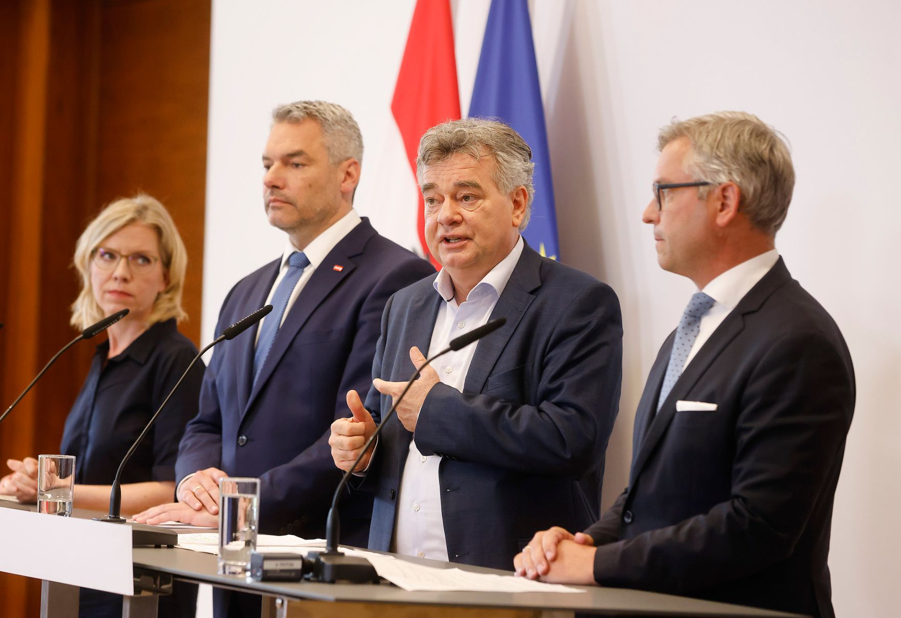 Am 27. Juli 2022 fand der Sommerministerrat der &Ouml;sterreichischen Bundesregierung statt. Im Bild (v.l.n.r.) Bundesministerin Leonore Gewessler, Bundeskanzler Karl Nehammer, Vizekanzler Werner Kogler und Bundesminister Magnus Brunner bei der Pressekonferenz.