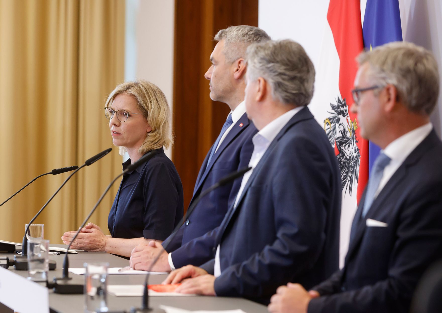 Am 27. Juli 2022 fand der Sommerministerrat der &Ouml;sterreichischen Bundesregierung statt. Im Bild (v.l.n.r.) Bundesministerin Leonore Gewessler, Bundeskanzler Karl Nehammer, Vizekanzler Werner Kogler und Bundesminister Magnus Brunner bei der Pressekonferenz.