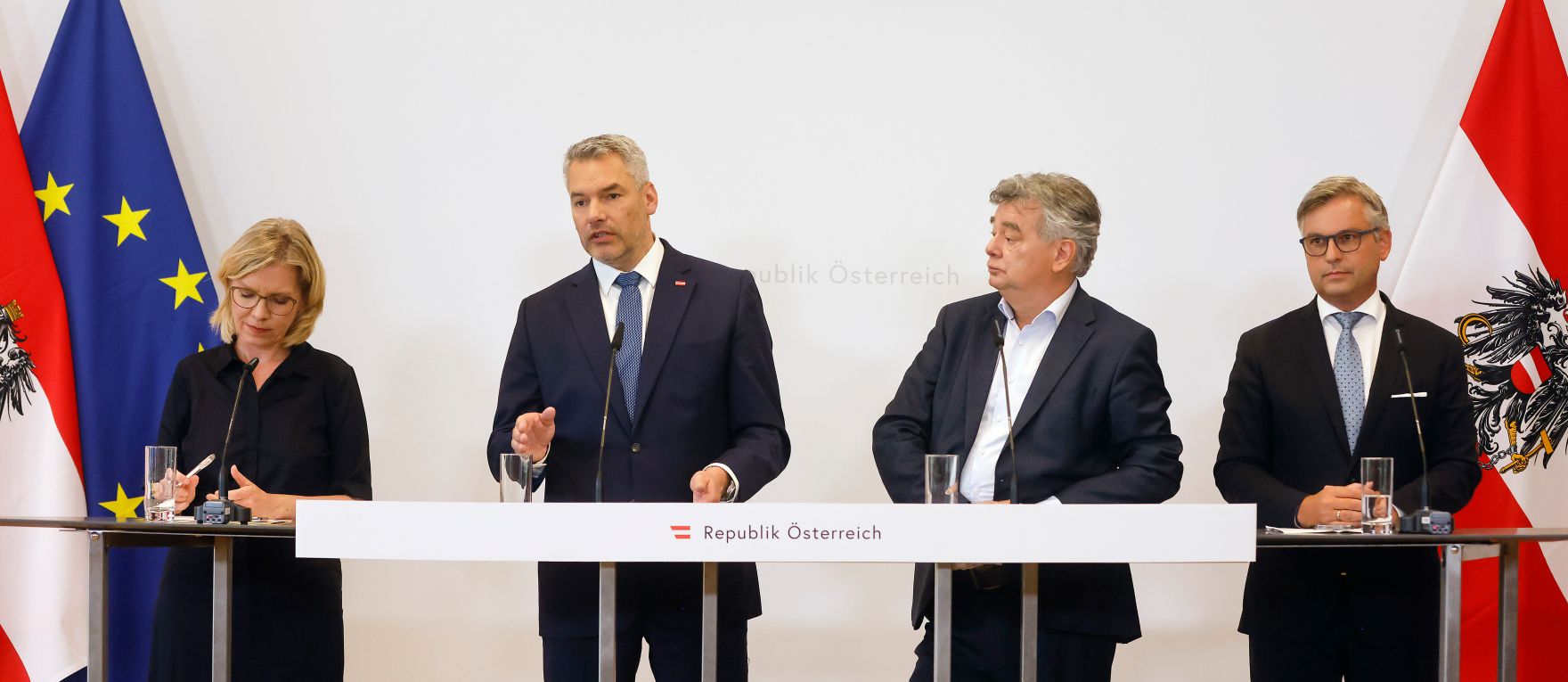 Am 27. Juli 2022 fand der Sommerministerrat der &Ouml;sterreichischen Bundesregierung statt. Im Bild (v.l.n.r.) Bundesministerin Leonore Gewessler, Bundeskanzler Karl Nehammer, Vizekanzler Werner Kogler und Bundesminister Magnus Brunner bei der Pressekonferenz.