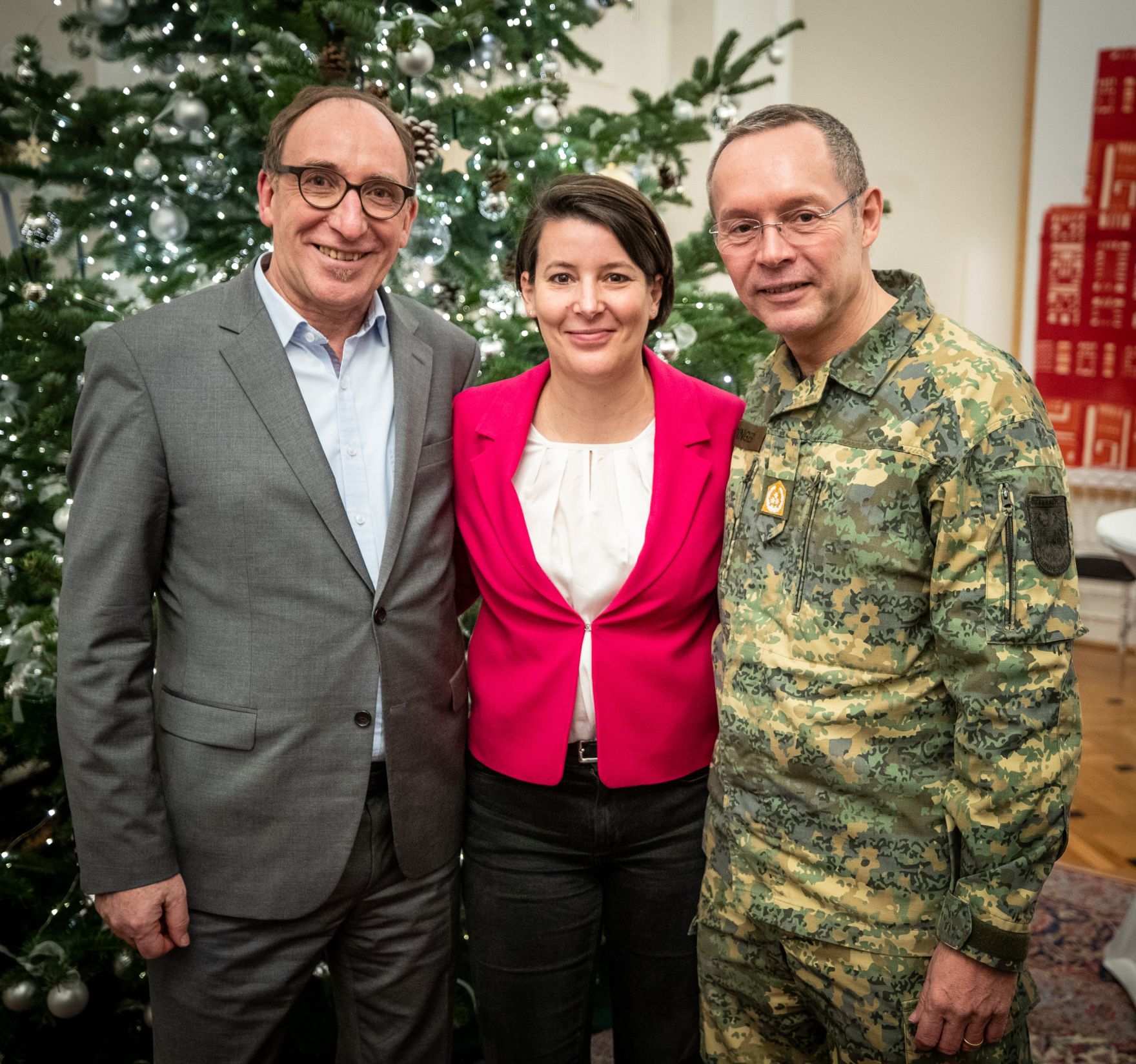 Am 19. Dezember 2022 nahmen Staatssekret&auml;rin Claudia Plakolm, Bundesministerin Klaudia Tanner und Bundesminister Johannes Rauch (l.) Veranstaltung &bdquo;1 Jahr GECKO&ldquo; teil.