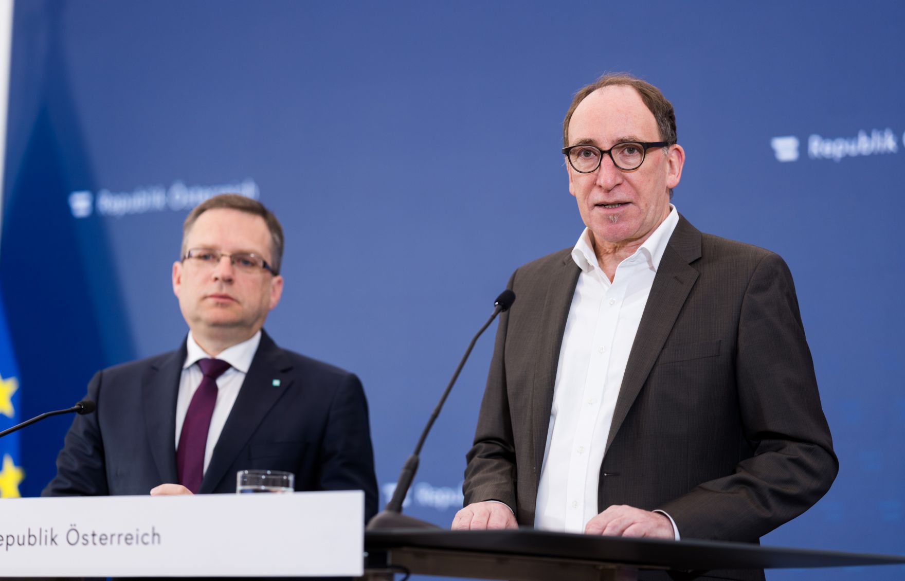 Am 29. M&auml;rz 2023 nahmen Bundesminister Johannes Rauch (r.) und Klubobmann August W&ouml;ginger (l.) am Pressefoyer nach dem Ministerrat teil.