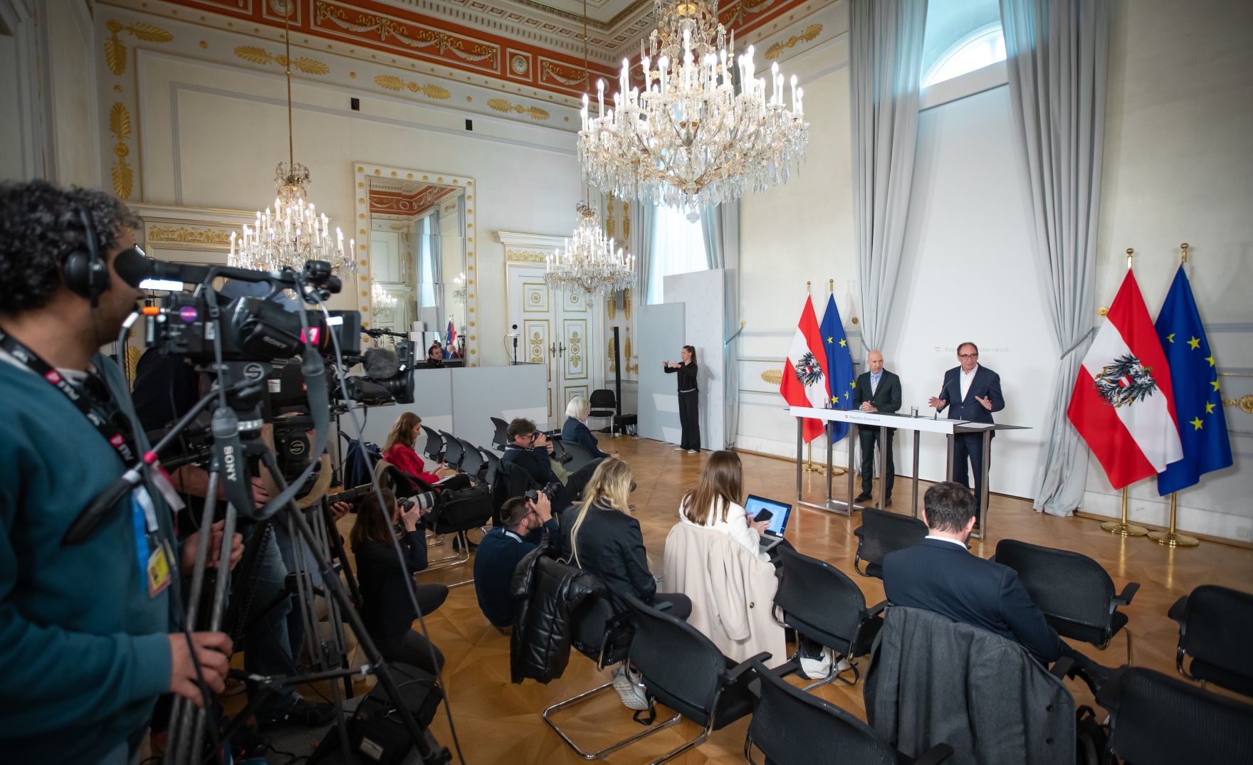 Am 26. April 2023 nahmen Bundesminister Johannes Rauch und Bundesminister Martin Kocher am Pressefoyer nach dem Ministerrat teil.