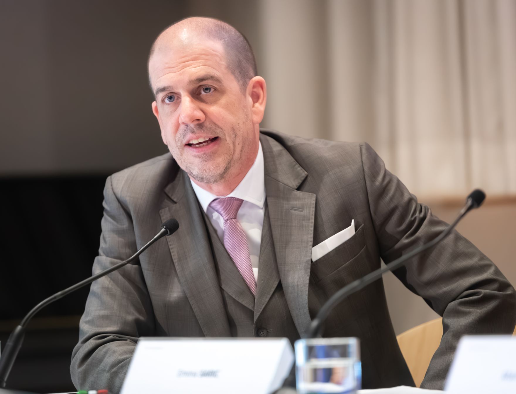 Am 27. April 2023 lud das Bundeskanzleramt anl&auml;sslich der Pr&auml;sentation des Berichts &bdquo;Gesellschaftlicher Zusammenhalt und Segregation &ndash; Eine Bestandsaufnahme zu Integration und Desintegration in &Ouml;sterreich&ldquo; zu einem Fachgespr&auml;ch mit Experten. Im Bild Peter Hajek.