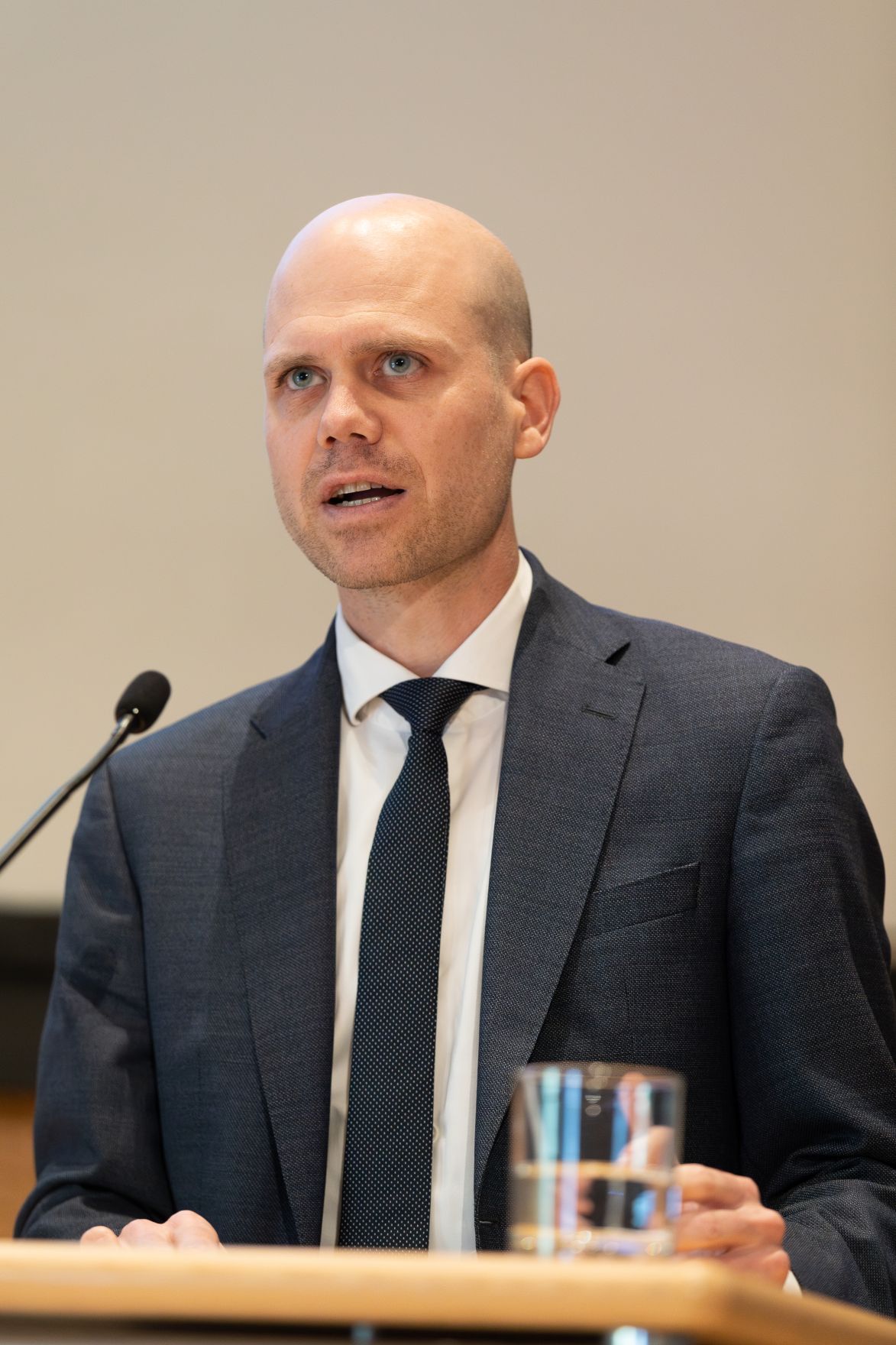 Am 27. April 2023 lud das Bundeskanzleramt anl&auml;sslich der Pr&auml;sentation des Berichts &bdquo;Gesellschaftlicher Zusammenhalt und Segregation &ndash; Eine Bestandsaufnahme zu Integration und Desintegration in &Ouml;sterreich&ldquo; zu einem Fachgespr&auml;ch mit Experten.