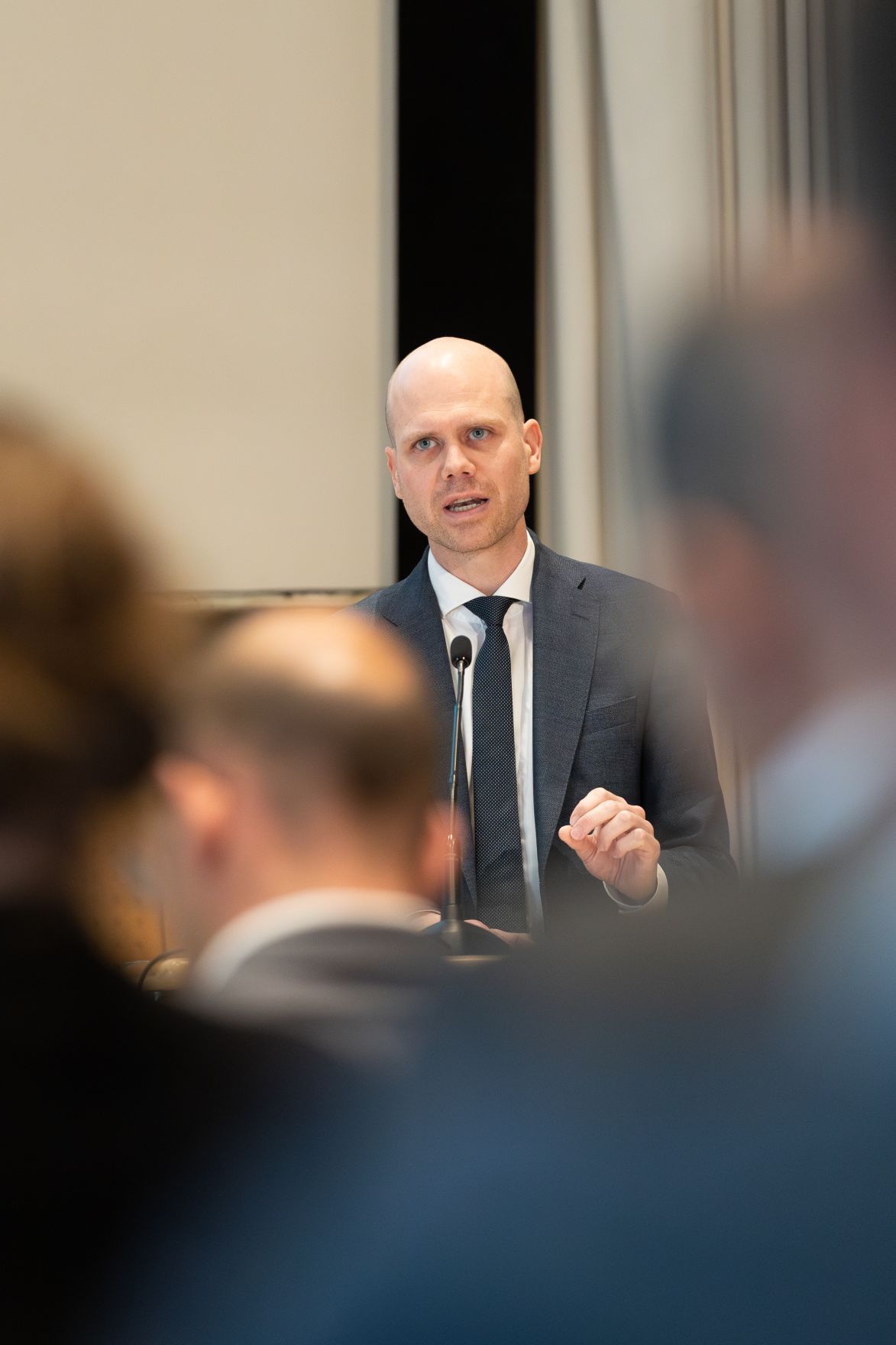 Am 27. April 2023 lud das Bundeskanzleramt anl&auml;sslich der Pr&auml;sentation des Berichts &bdquo;Gesellschaftlicher Zusammenhalt und Segregation &ndash; Eine Bestandsaufnahme zu Integration und Desintegration in &Ouml;sterreich&ldquo; zu einem Fachgespr&auml;ch mit Experten.