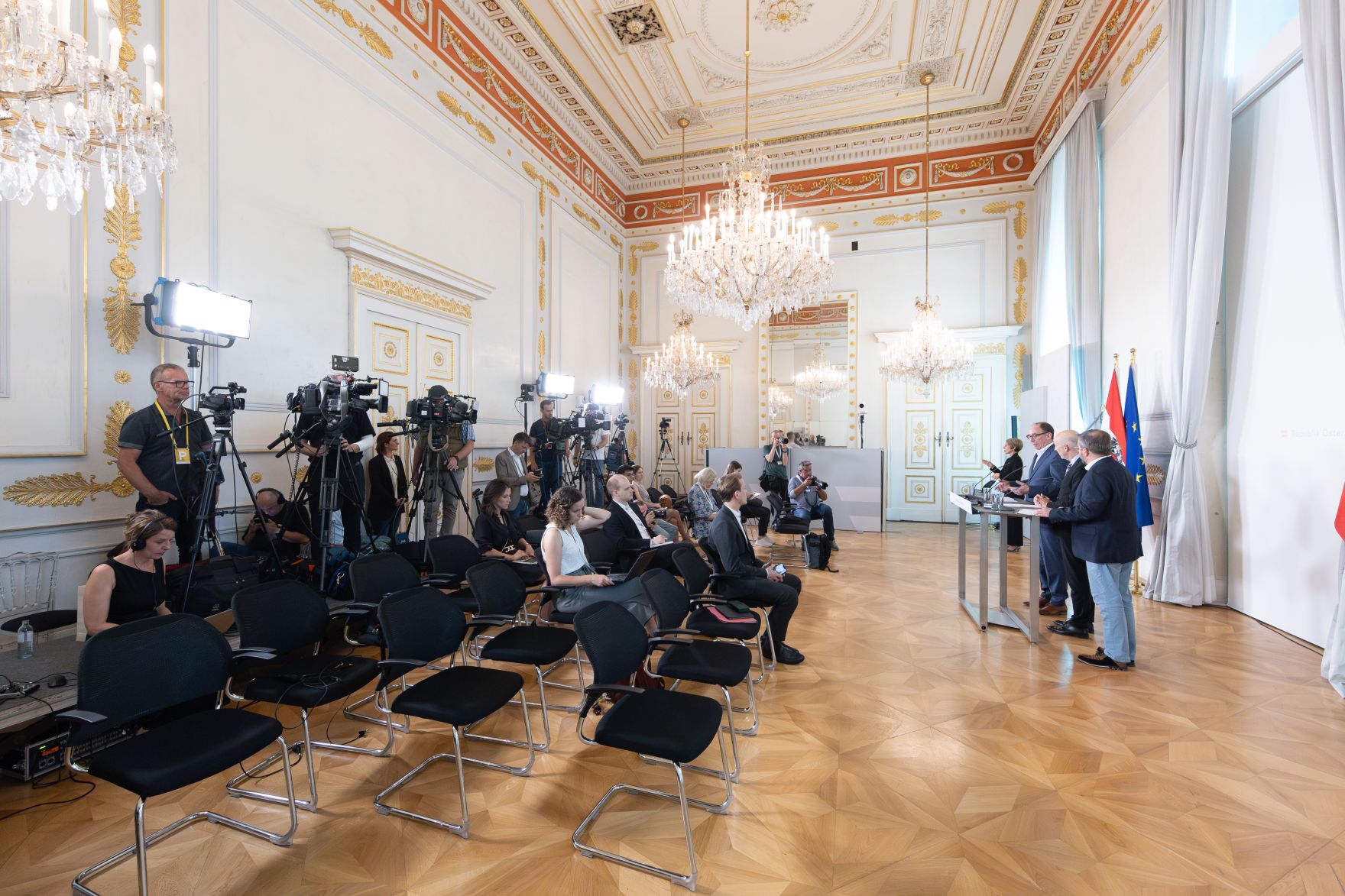 Am 21. Juni 2023 nahmen Bundesminister Johannes Rauch, Bundesminister Martin Kocher und der Generalsekret&auml;r der Lebenshilfe &Ouml;sterreich Markus Neuherz am Pressefoyer nach dem Ministerrat teil.
