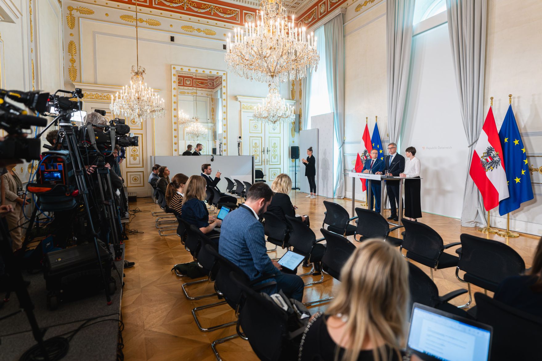 Am 27. September 2023 nahmen Bundesminister Magnus Brunner, Klubobfrau Sigrid Maurer und Klubobmann August W&ouml;ginger am Pressefoyer nach dem Ministerrat teil.