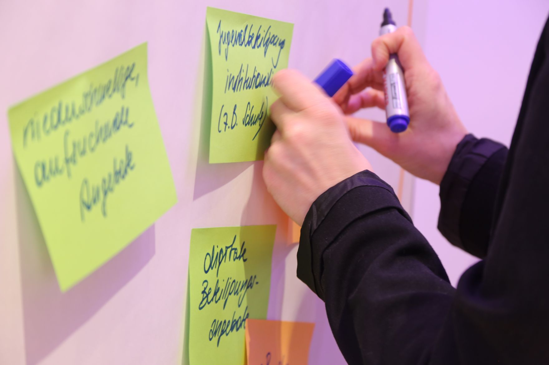 Am 28. November 2023 fand das 9. Forum Jugendstrategie unter dem Titel &quot;Jugend und Krisen: Initiativen in schwierigen Zeiten&quot; statt.