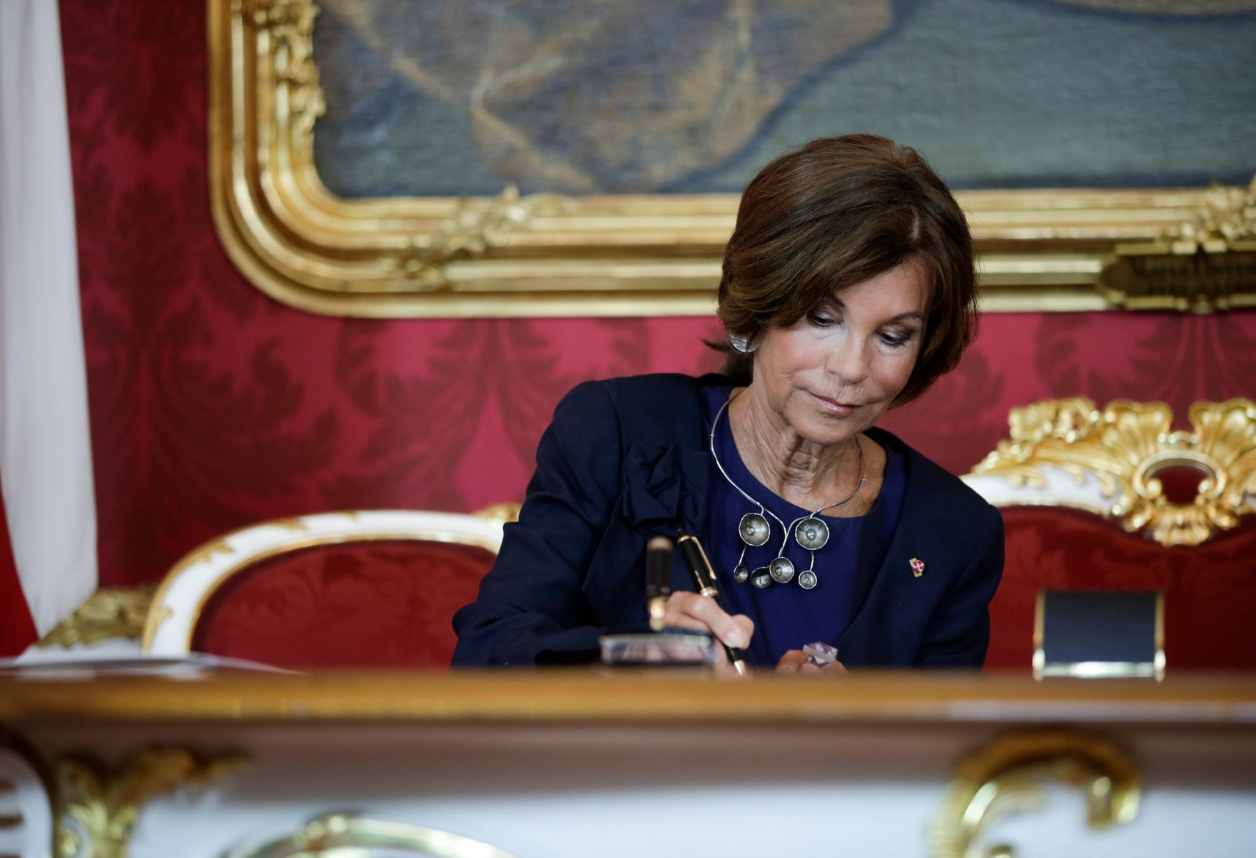 Am 3. Juni 2019 wurde die neue Bundesregierung vom Bundespr&auml;sidenten in der Pr&auml;sidentschaftskanzlei angelobt. Im Bild Bundeskanzlerin Brigitte Bierlein.