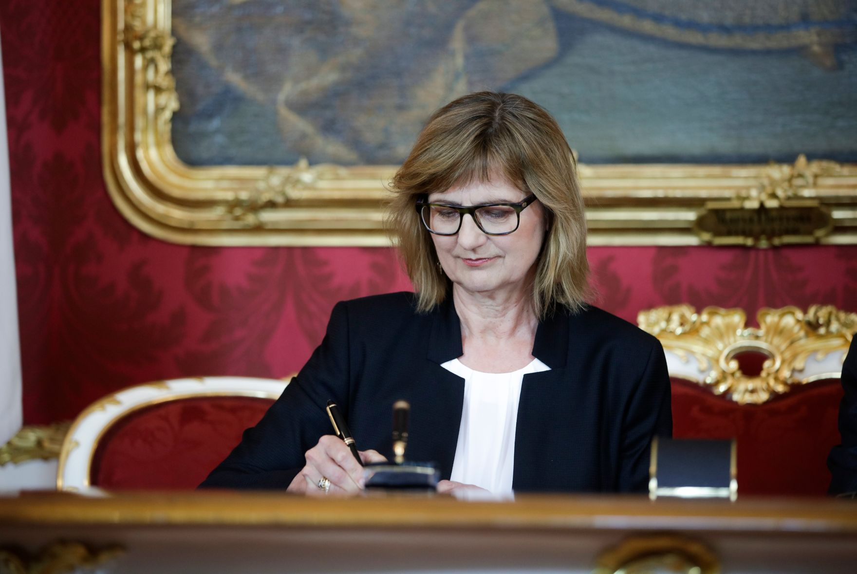 Am 3. Juni 2019 wurde die neue Bundesregierung vom Bundespr&auml;sidenten in der Pr&auml;sidentschaftskanzlei angelobt. Im Bild Bundesministerin Maria Patek.