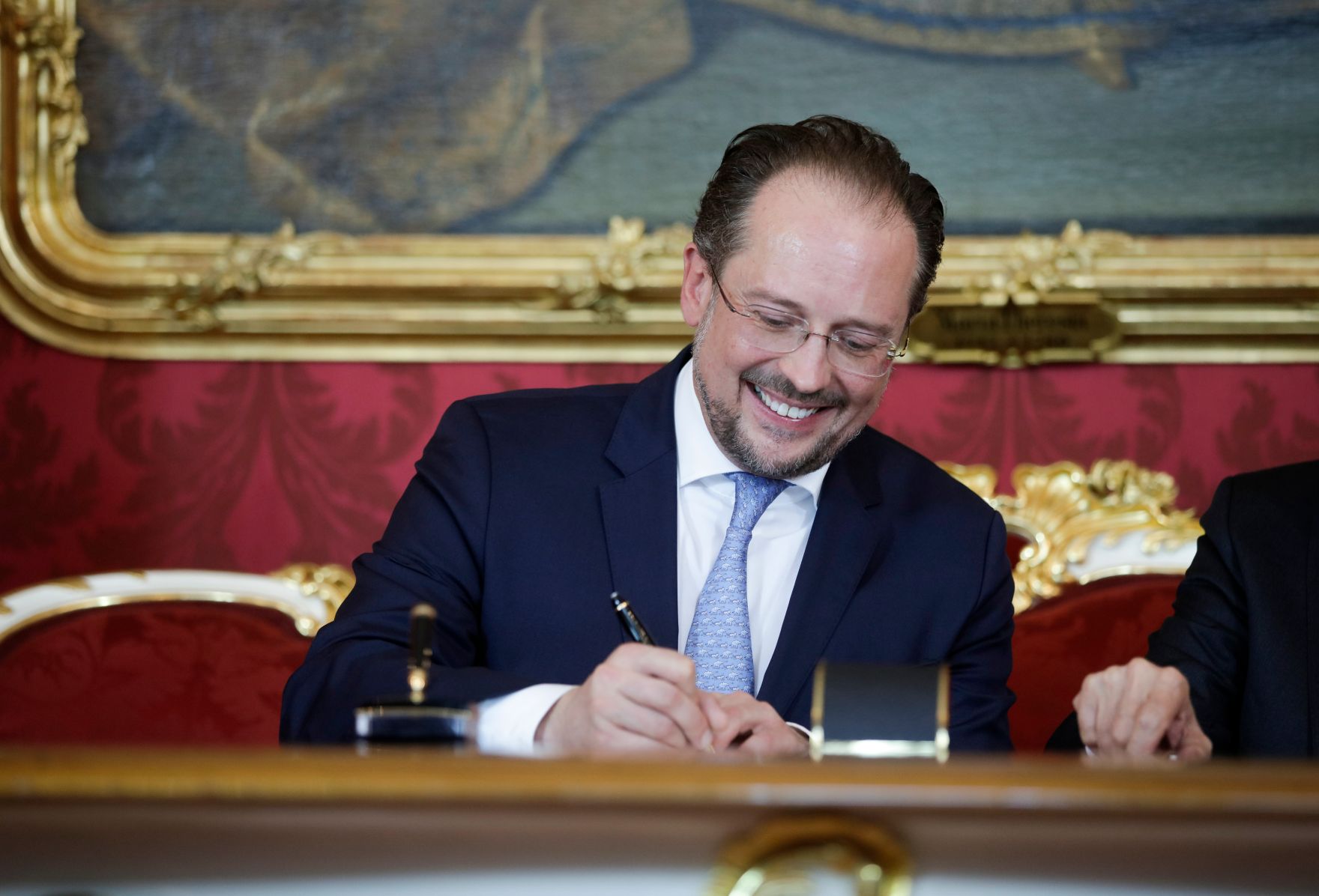 Am 3. Juni 2019 wurde die neue Bundesregierung vom Bundespr&auml;sidenten in der Pr&auml;sidentschaftskanzlei angelobt. Im Bild Bundesminister Alexander Schallenberg.