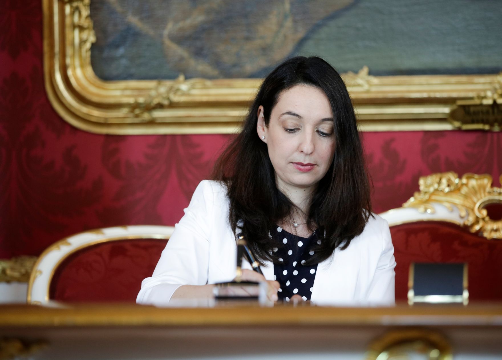 Am 3. Juni 2019 wurde die neue Bundesregierung vom Bundespr&auml;sidenten in der Pr&auml;sidentschaftskanzlei angelobt. Im Bild Bundesministerin Ines Stilling.