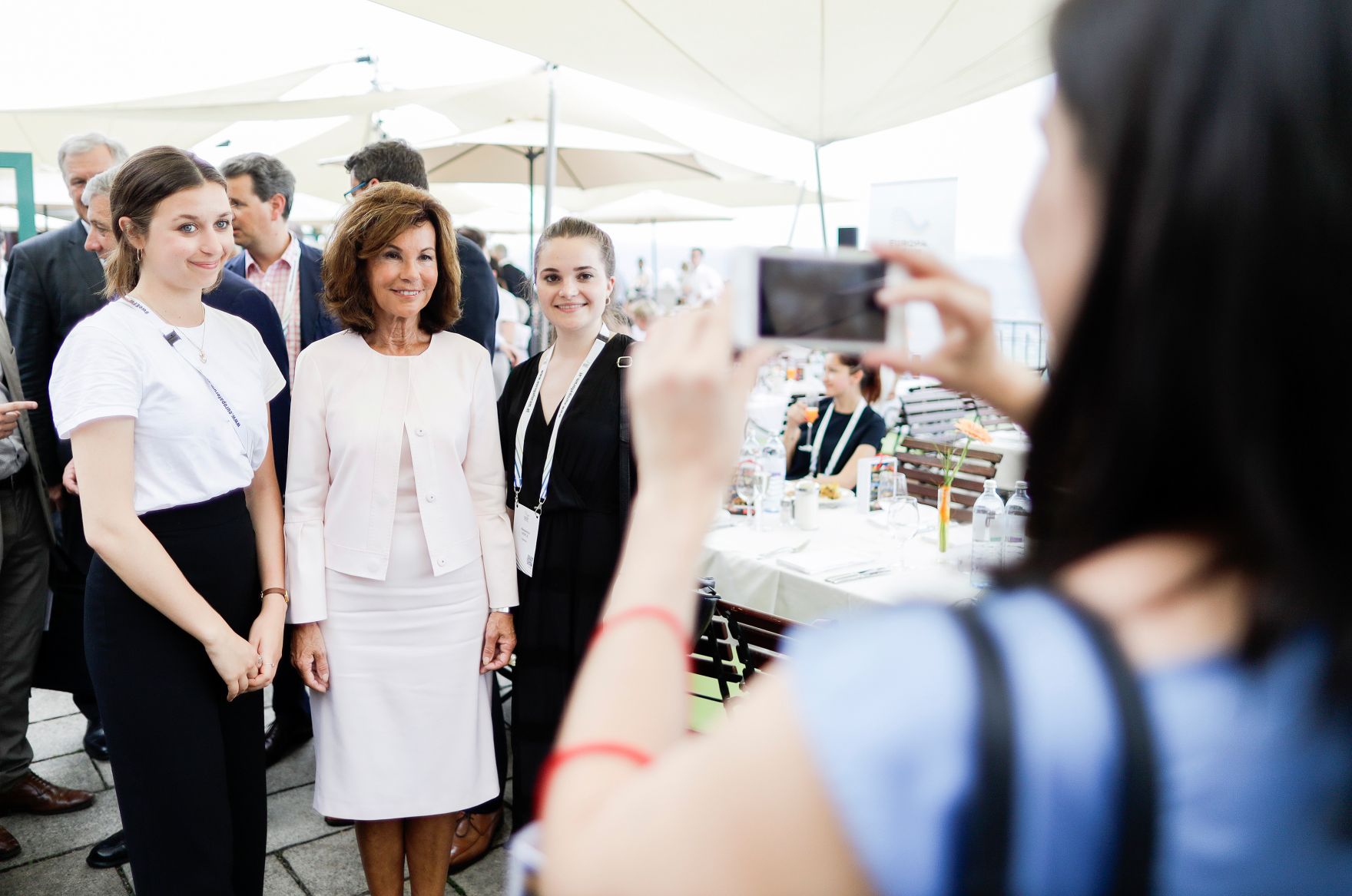 Am 15. Juni 2019 nahm Bundeskanzlerin Brigitte Bierlein (m.) am Europaforum Wachau teil.