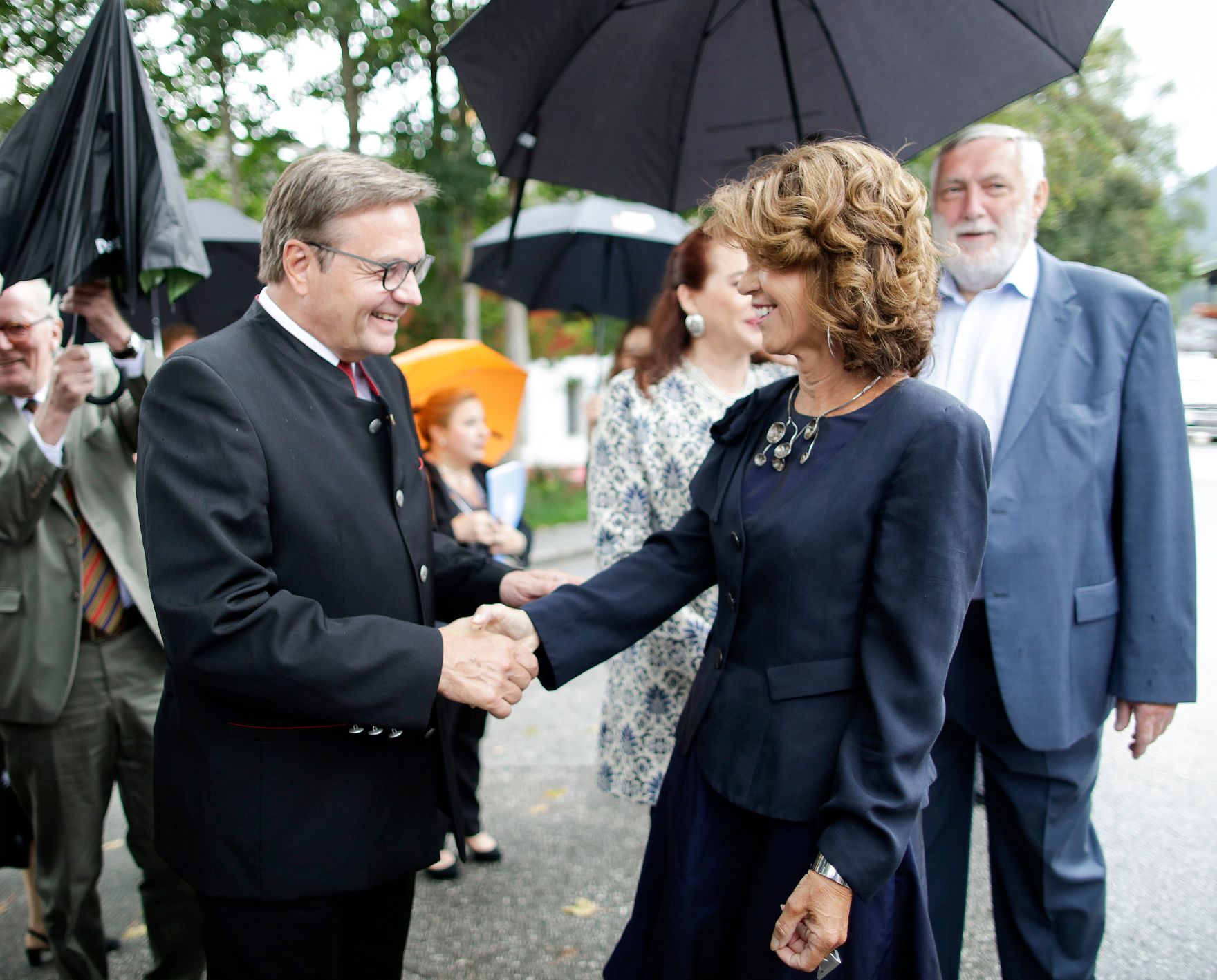 Am 24. August 2019 nahm Bundeskanzlerin Brigitte Bierlein (r.) gemeinsam mit Bundespr&auml;sident Alexander Van der Bellen am Forum Alpbach teil. Im Bild mit Landeshauptmann G&uuml;nther Platter (l.).