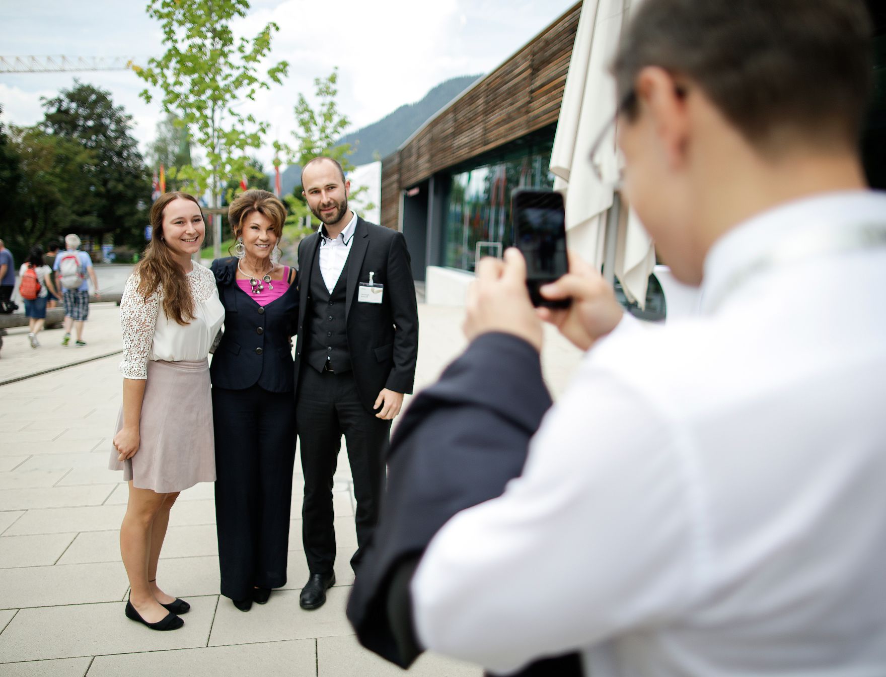 Am 25. August 2019 nahm Bundeskanzlerin Brigitte Bierlein (m.) gemeinsam mit Bundespr&auml;sident Alexander Van der Bellen am Forum Alpbach teil. Im Bild bei der Breakout Session Global denken, regional handeln.