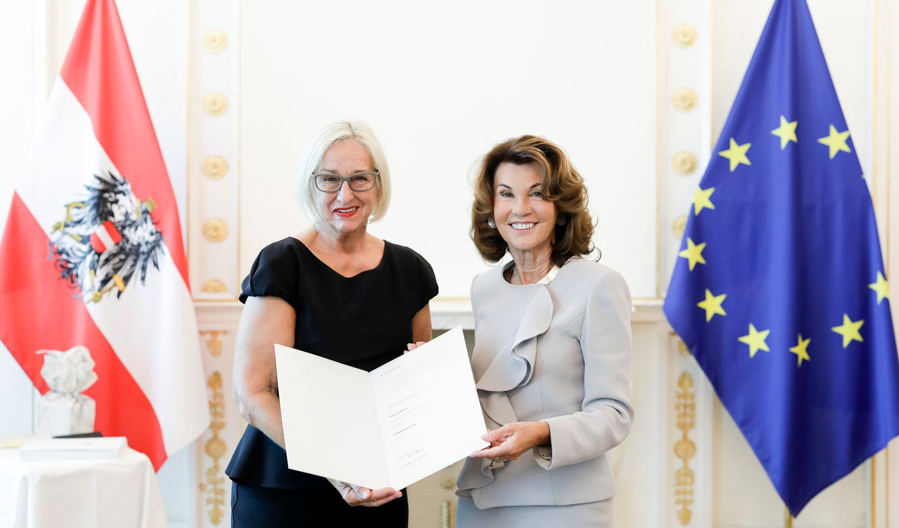 Am 9. September 2019 bestellte Bundeskanzlerin Brigitte Bierlein Vertreterinnen und Vertreter der Wirtschaft zu Mitgliedern der bei der Bundesanstalt "Statistik &Ouml;sterreich" eingerichteten Wirtschaftskurie. Damit haben sie das Recht, die Bezeichnung "Kommerzialrat/Kommerzialr&auml;tin f&uuml;r die Statistik" zu f&uuml;hren.