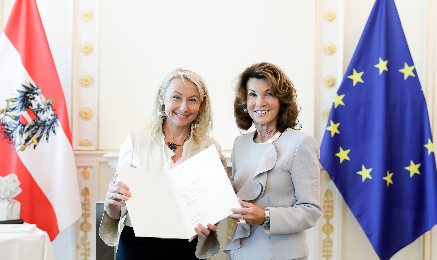 Am 9. September 2019 bestellte Bundeskanzlerin Brigitte Bierlein Vertreterinnen und Vertreter der Wirtschaft zu Mitgliedern der bei der Bundesanstalt "Statistik &Ouml;sterreich" eingerichteten Wirtschaftskurie. Damit haben sie das Recht, die Bezeichnung "Kommerzialrat/Kommerzialr&auml;tin f&uuml;r die Statistik" zu f&uuml;hren.