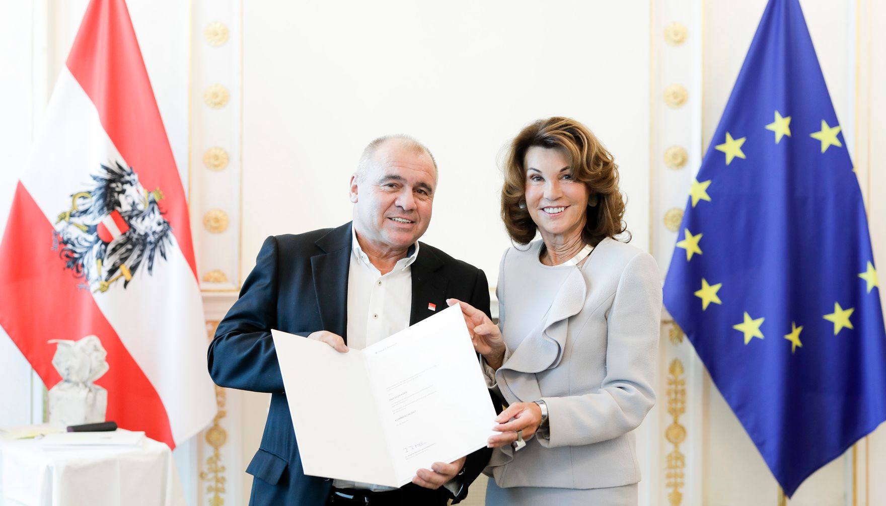 Am 9. September 2019 bestellte Bundeskanzlerin Brigitte Bierlein Vertreterinnen und Vertreter der Wirtschaft zu Mitgliedern der bei der Bundesanstalt "Statistik &Ouml;sterreich" eingerichteten Wirtschaftskurie. Damit haben sie das Recht, die Bezeichnung "Kommerzialrat/Kommerzialr&auml;tin f&uuml;r die Statistik" zu f&uuml;hren.