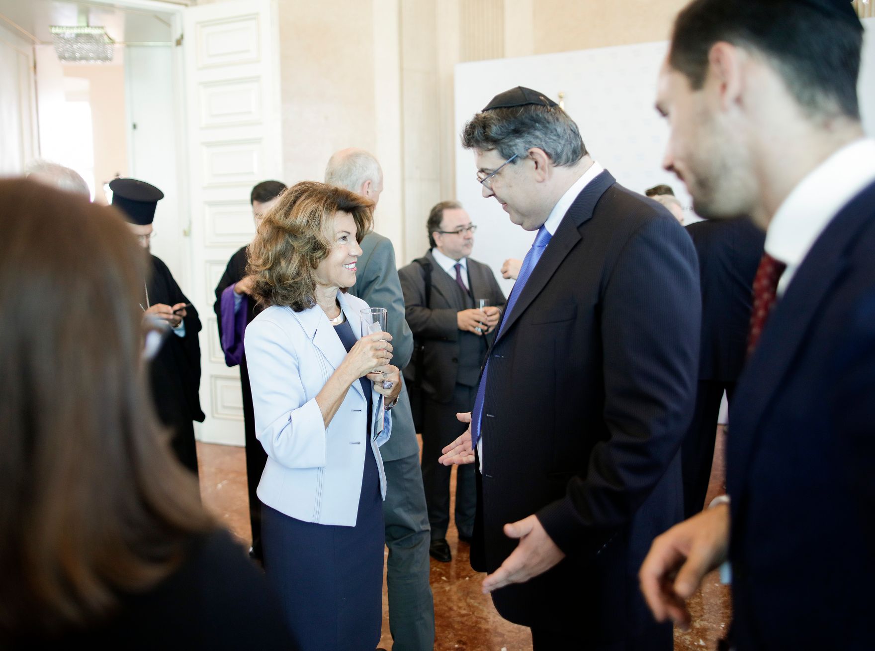 Am 10. September 2019 empfing Bundeskanzlerin Brigitte Bierlein (l.) gemeinsam mit Bundesminister Alexander Schallenberg die Religionsgesellschaften im Bundeskanzleramt.