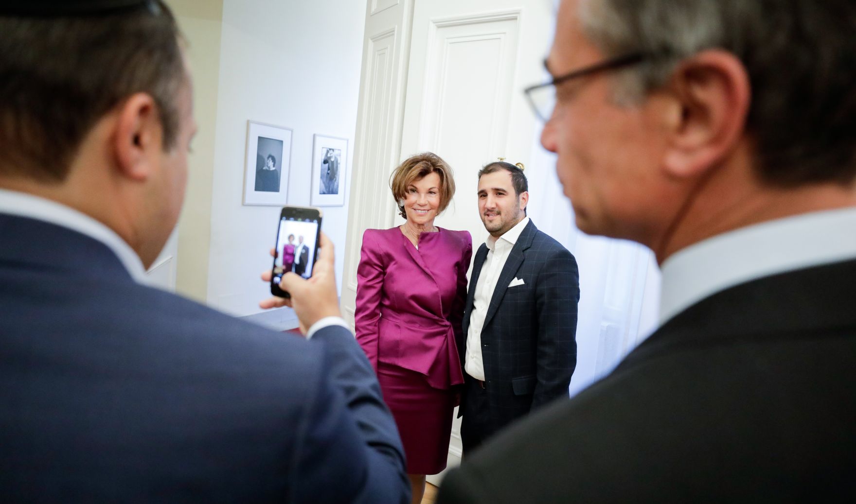 Am 19. September 2019 lud Bundeskanzlerin Brigitte Bierlein gemeinsam mit Bundesminister Alexander Schallenberg zum Empfang zu Rosch Ha Schana ins Bundeskanzleramt ein.