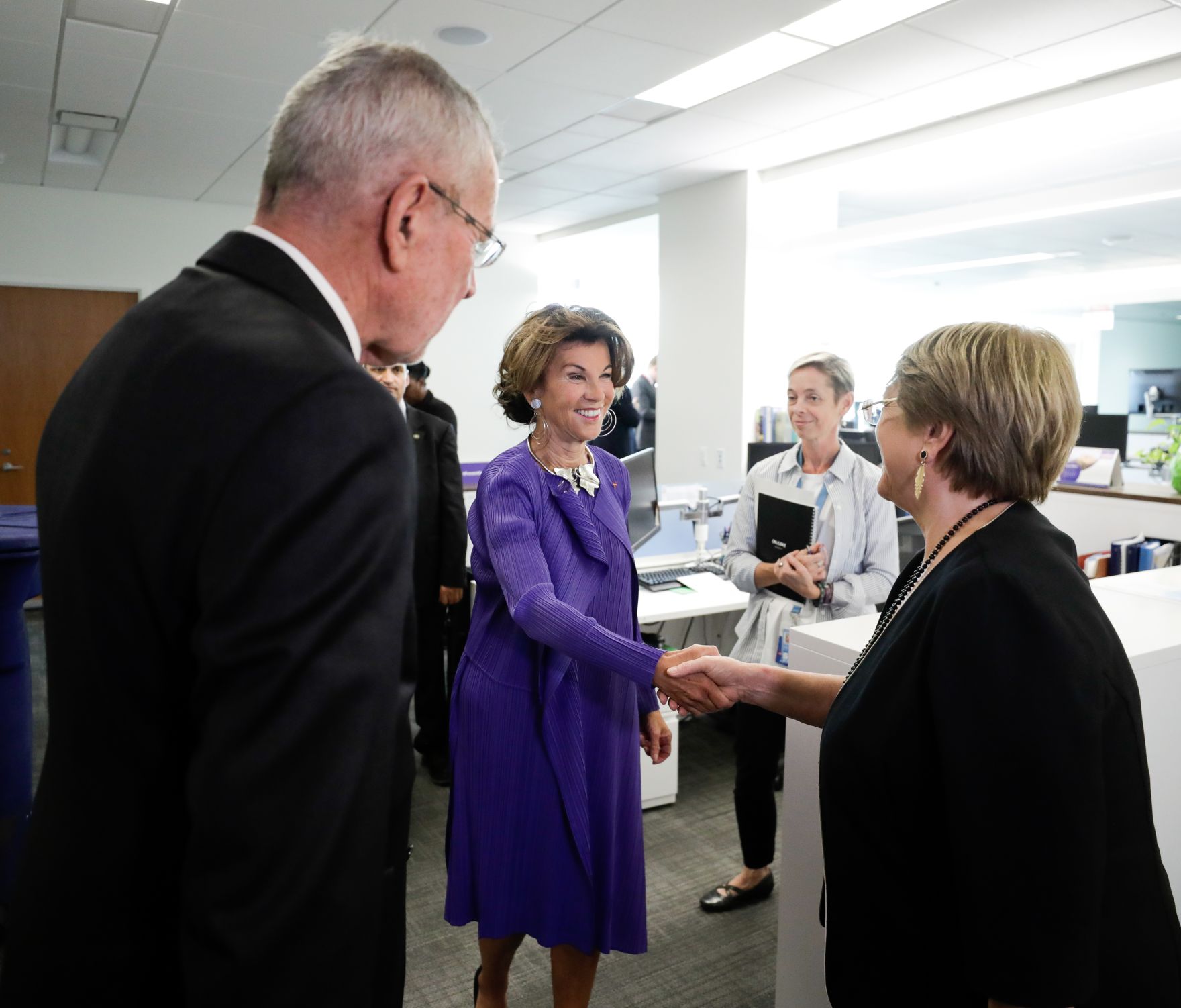 Am 22. September 2019 setzte Bundeskanzlerin Brigitte Bierlein (m.) anl&auml;sslich der UN-Generalversammlung nach New York fort. Im Bild mit Bundespr&auml;sident Alexander Van der Bellen (l.) bei der Hohen Kommissarin f&uuml;r Menschenrechte Michelle Bachelet (r.).