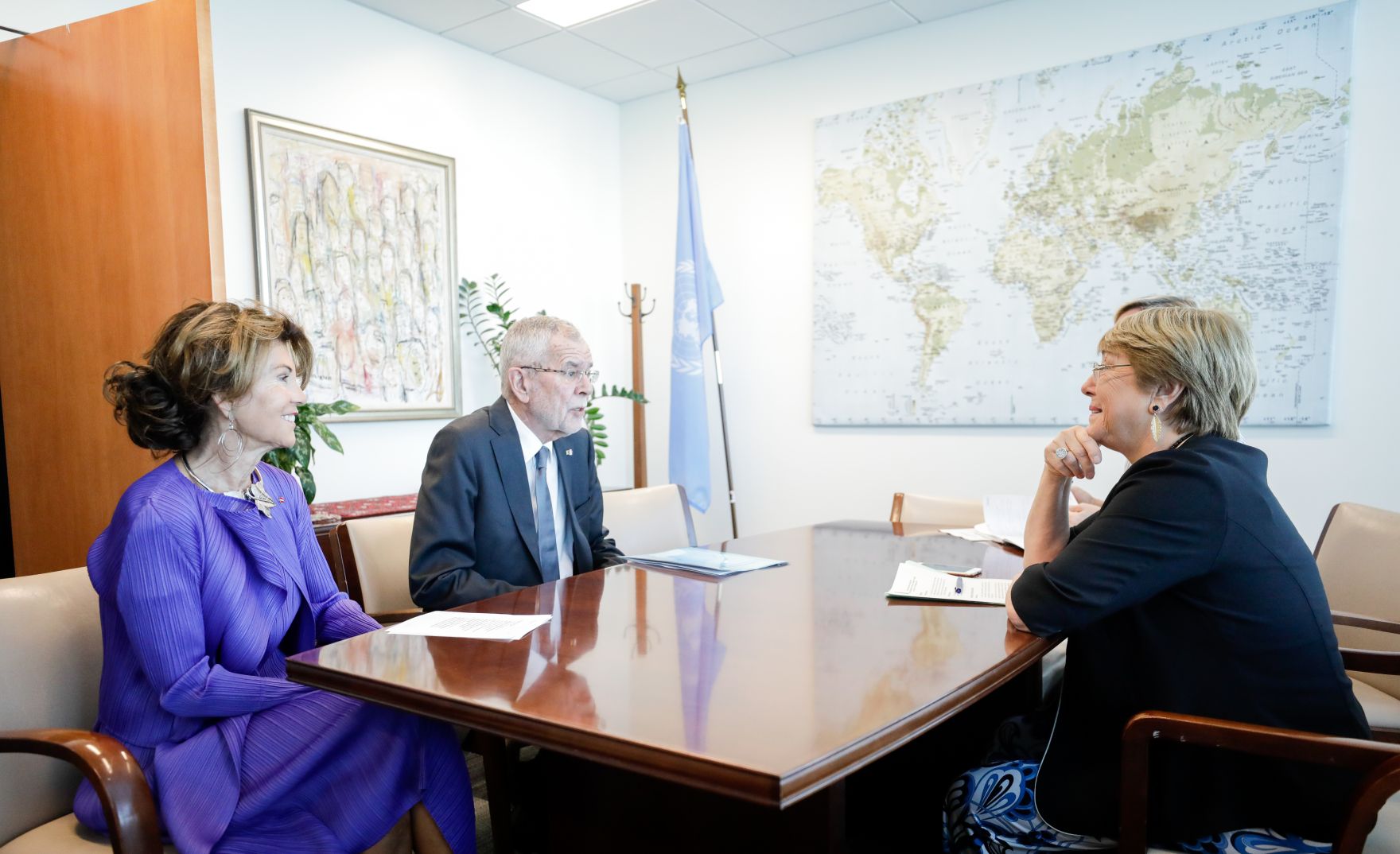 Am 22. September 2019 setzte Bundeskanzlerin Brigitte Bierlein (l.) anl&auml;sslich der UN-Generalversammlung nach New York fort. Im Bild mit Bundespr&auml;sident Alexander Van der Bellen (m.) bei der Hohen Kommissarin f&uuml;r Menschenrechte Michelle Bachelet (r.).