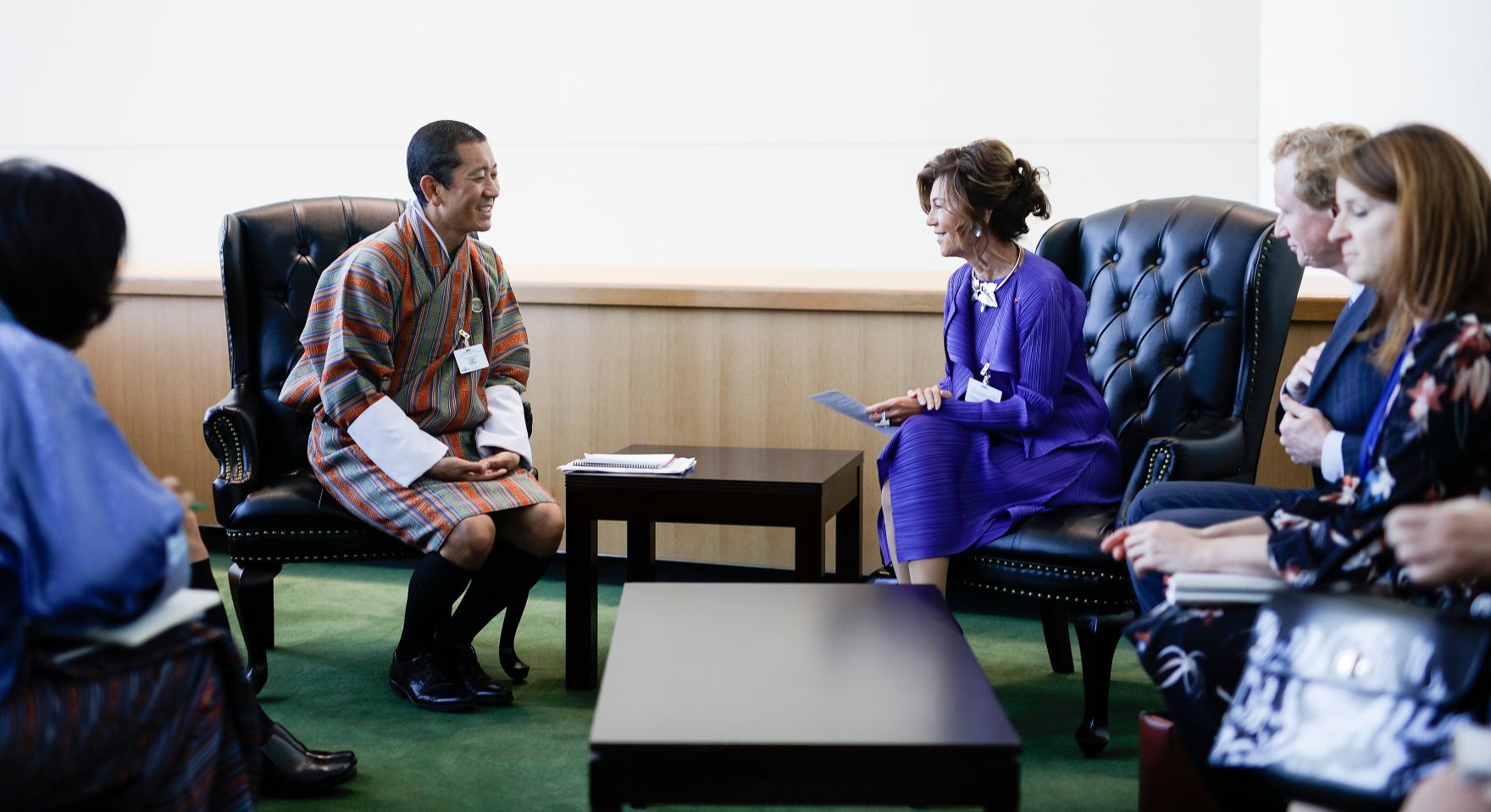 Am 23. September 2019 setzte Bundeskanzlerin Brigitte Bierlein (r.) anl&auml;sslich der UN-Generalversammlung nach New York fort. Im Bild mit dem Ministerpr&auml;sident von Bhutan, Lotay Tshering (l.).